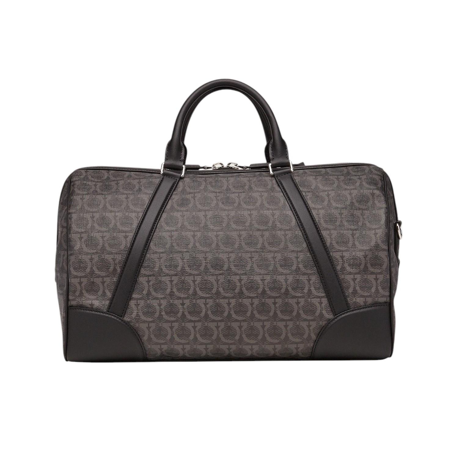 Neu mit Etiketten Salvatore Ferragamo Gancini Monogramm Duffle Bag $2850 im Angebot 12