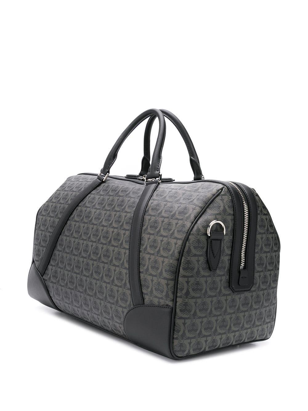 Neu mit Etiketten Salvatore Ferragamo Gancini Monogramm Duffle Bag $2850 im Angebot 13