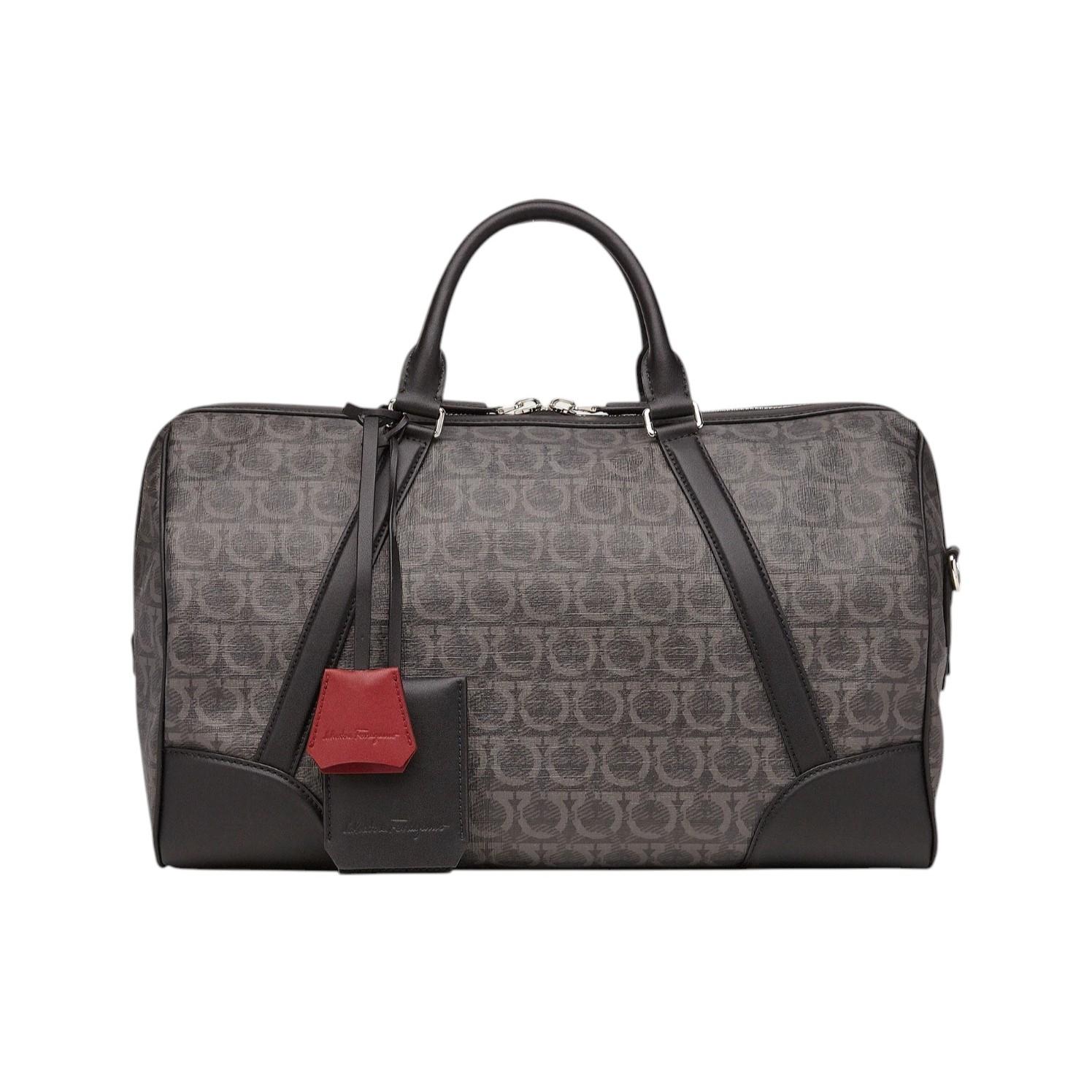 Neu mit Etiketten Salvatore Ferragamo Gancini Monogramm Duffle Bag $2850 im Zustand „Neu“ im Angebot in Ashburn, VA
