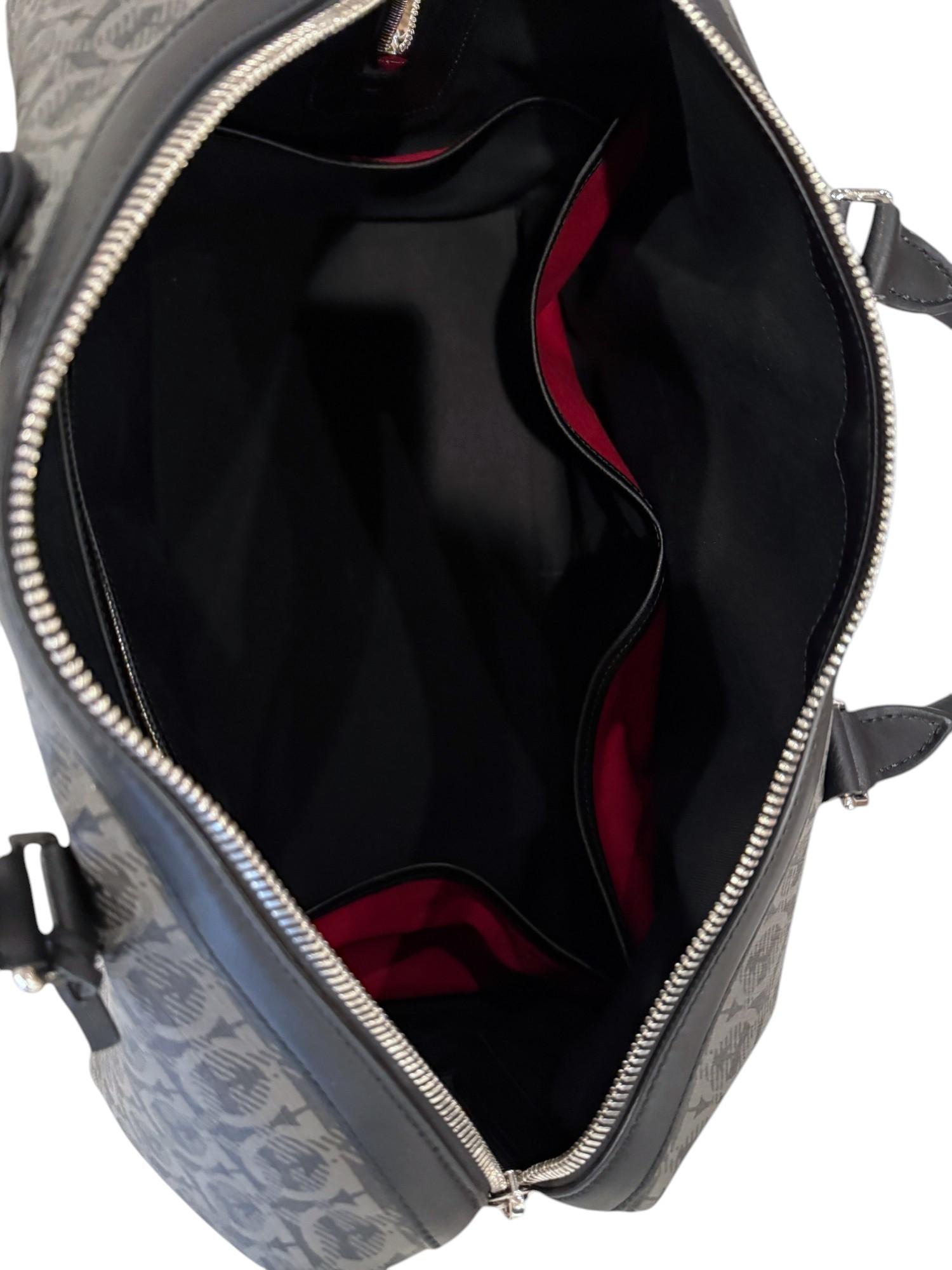 Neu mit Etiketten Salvatore Ferragamo Gancini Monogramm Duffle Bag $2850 im Angebot 2