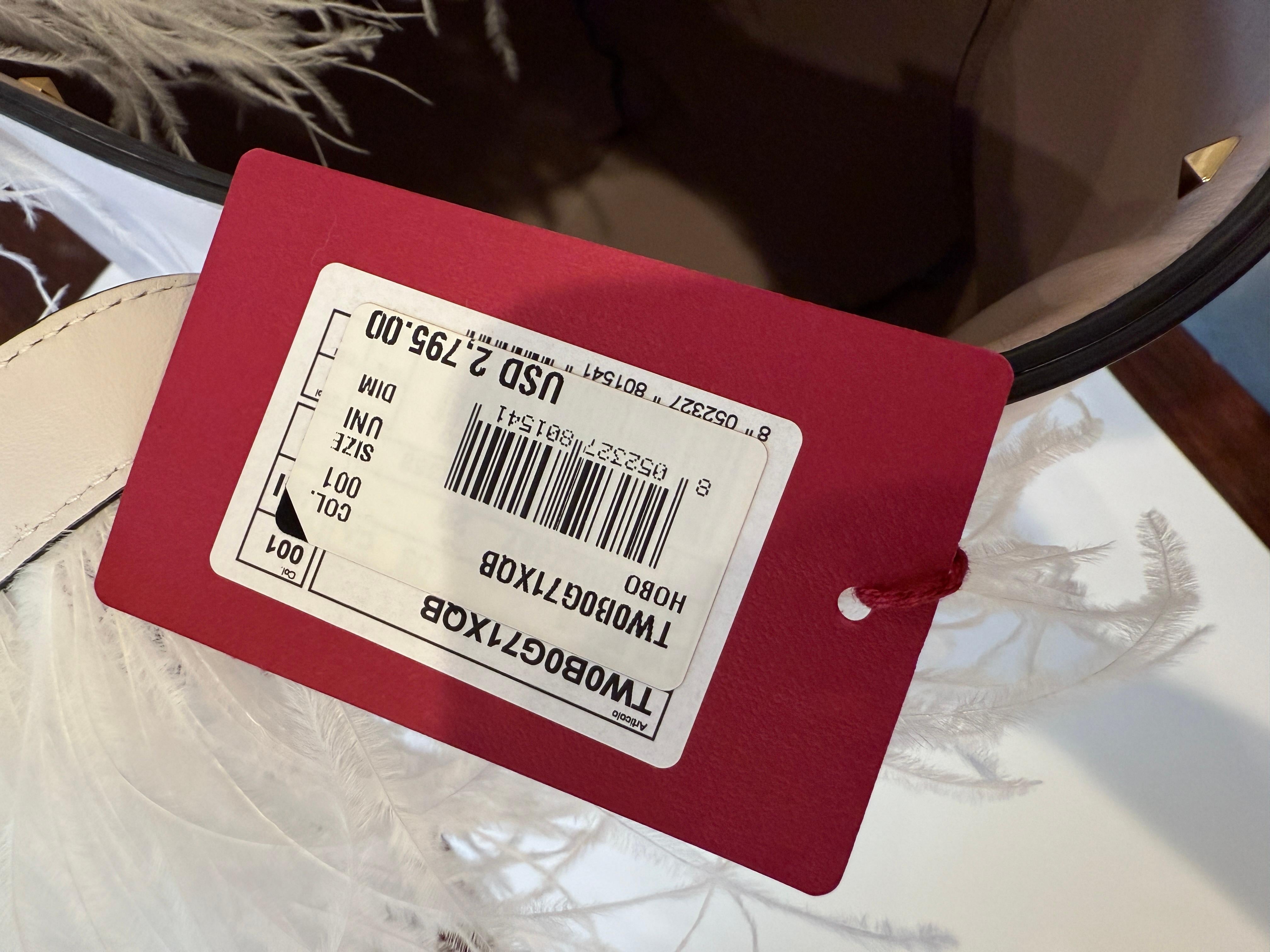 $2795 New With Tags Valentino Spring 2020 Leather Ostrich Feather Bag For Sale 7