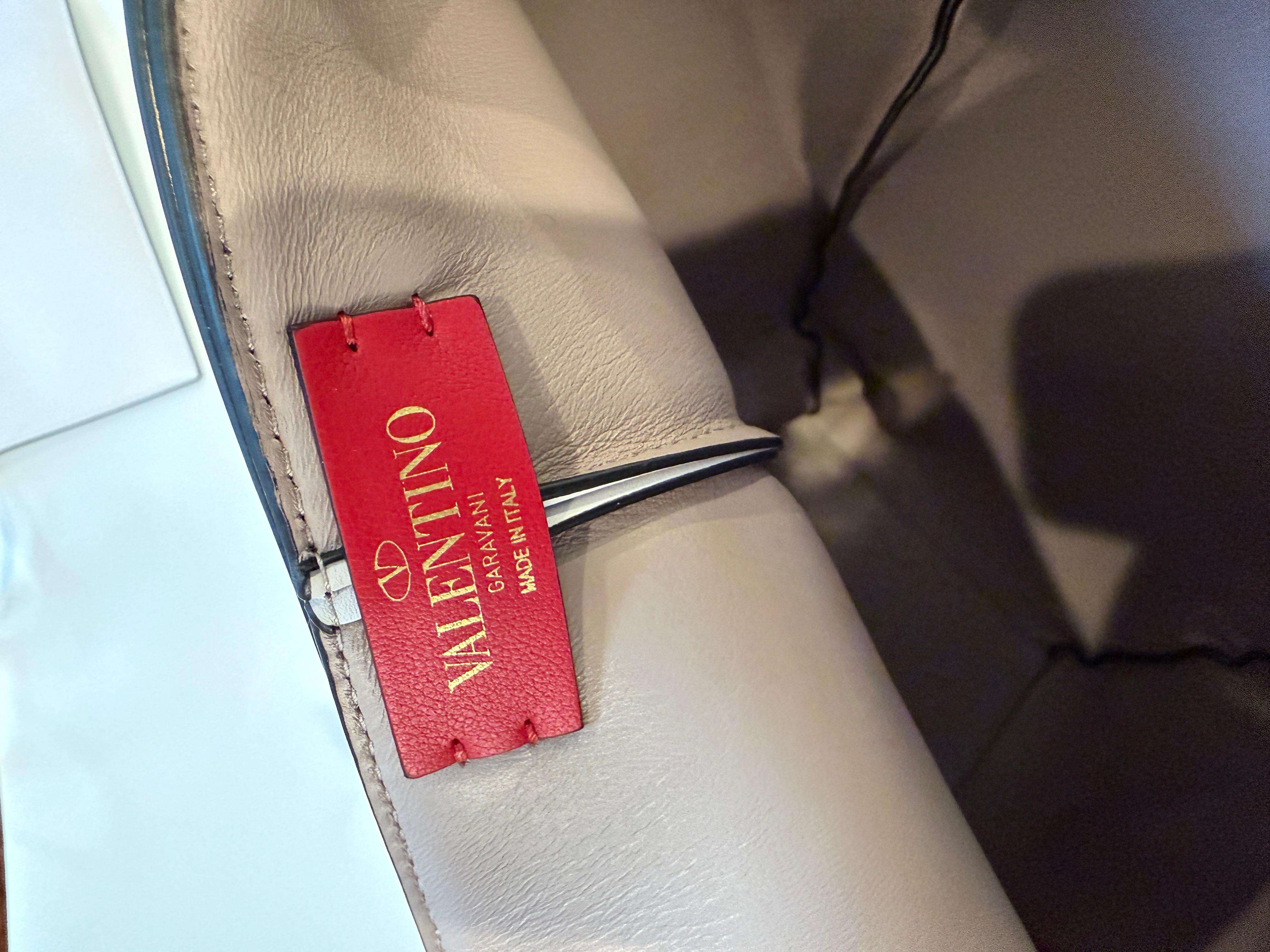 $2795 New With Tags Valentino Spring 2020 Leather Ostrich Feather Bag For Sale 9