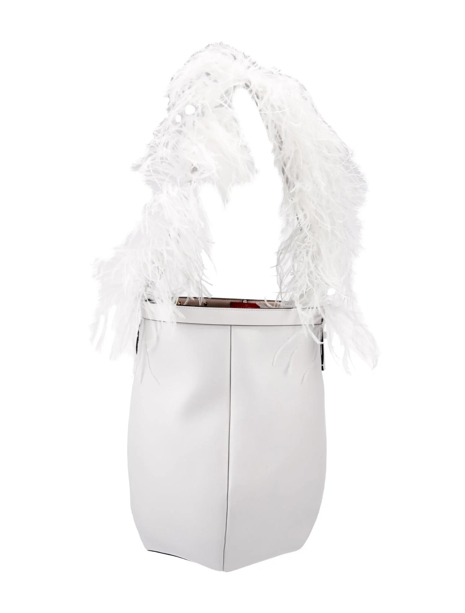Women's $2795 New With Tags Valentino Spring 2020 Leather Ostrich Feather Bag For Sale
