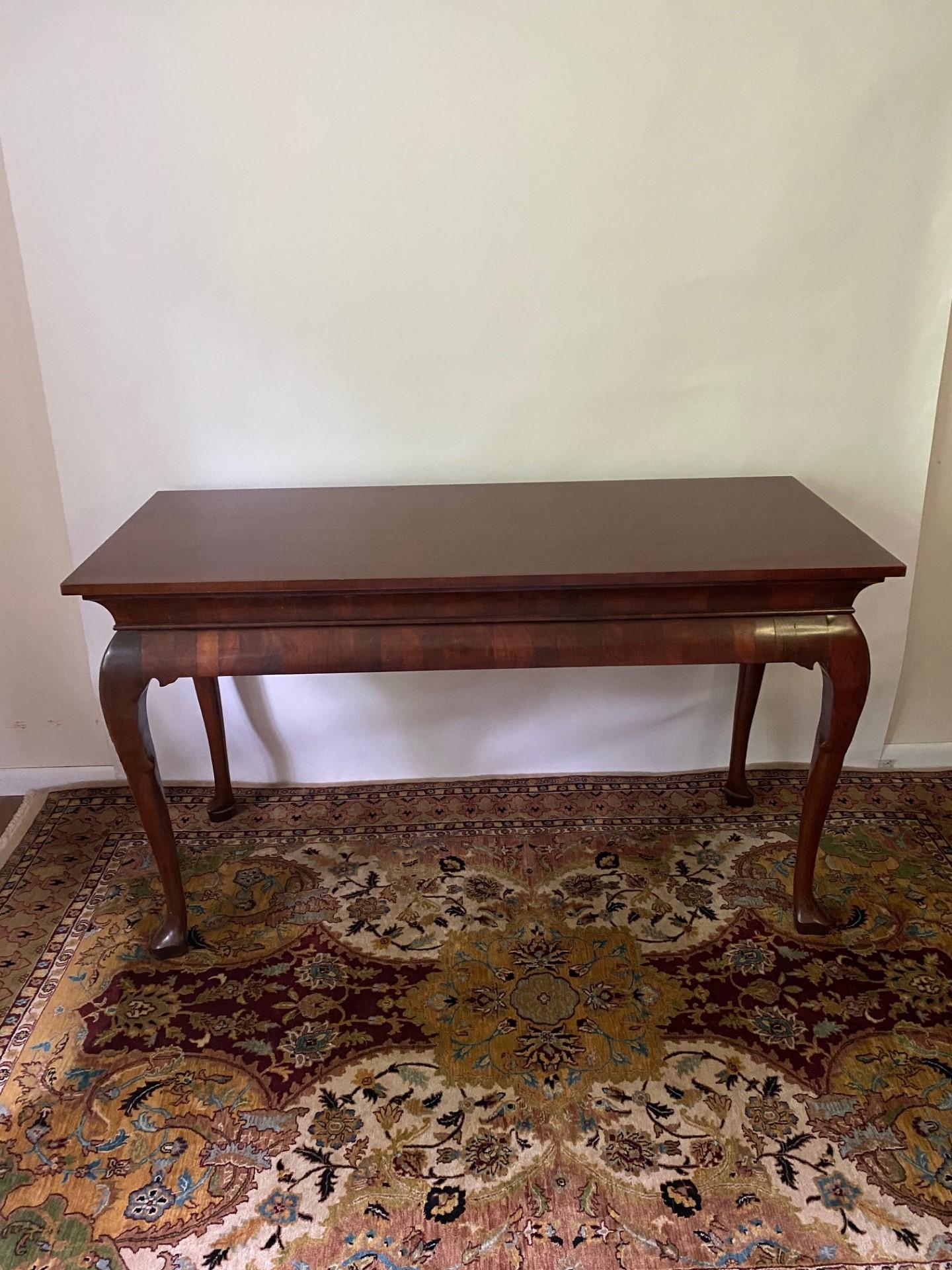 New English-Made Georgian Style Carved Walnut Side Table, in Stock  For Sale 3