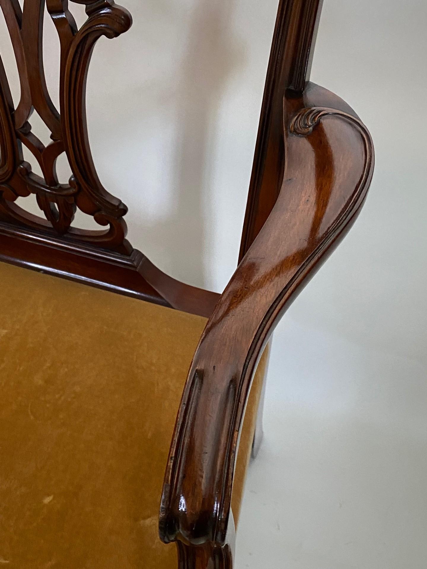 Intagliato a mano NUOVO Wood & Hogan Poltrona in stile Chippendale in mogano intagliato dall'Inghilterra in vendita