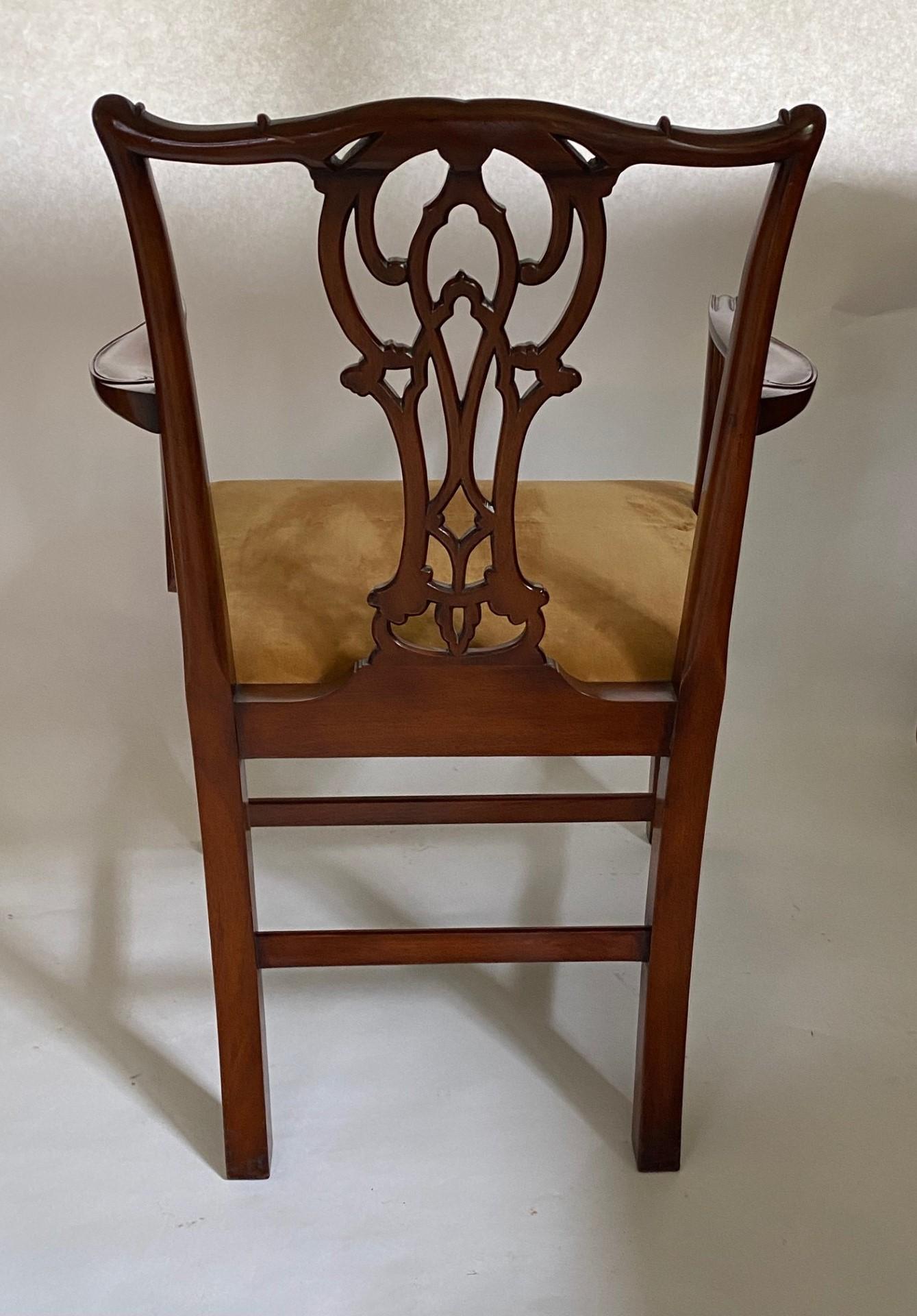 XXI secolo e contemporaneo NUOVO Wood & Hogan Poltrona in stile Chippendale in mogano intagliato dall'Inghilterra in vendita