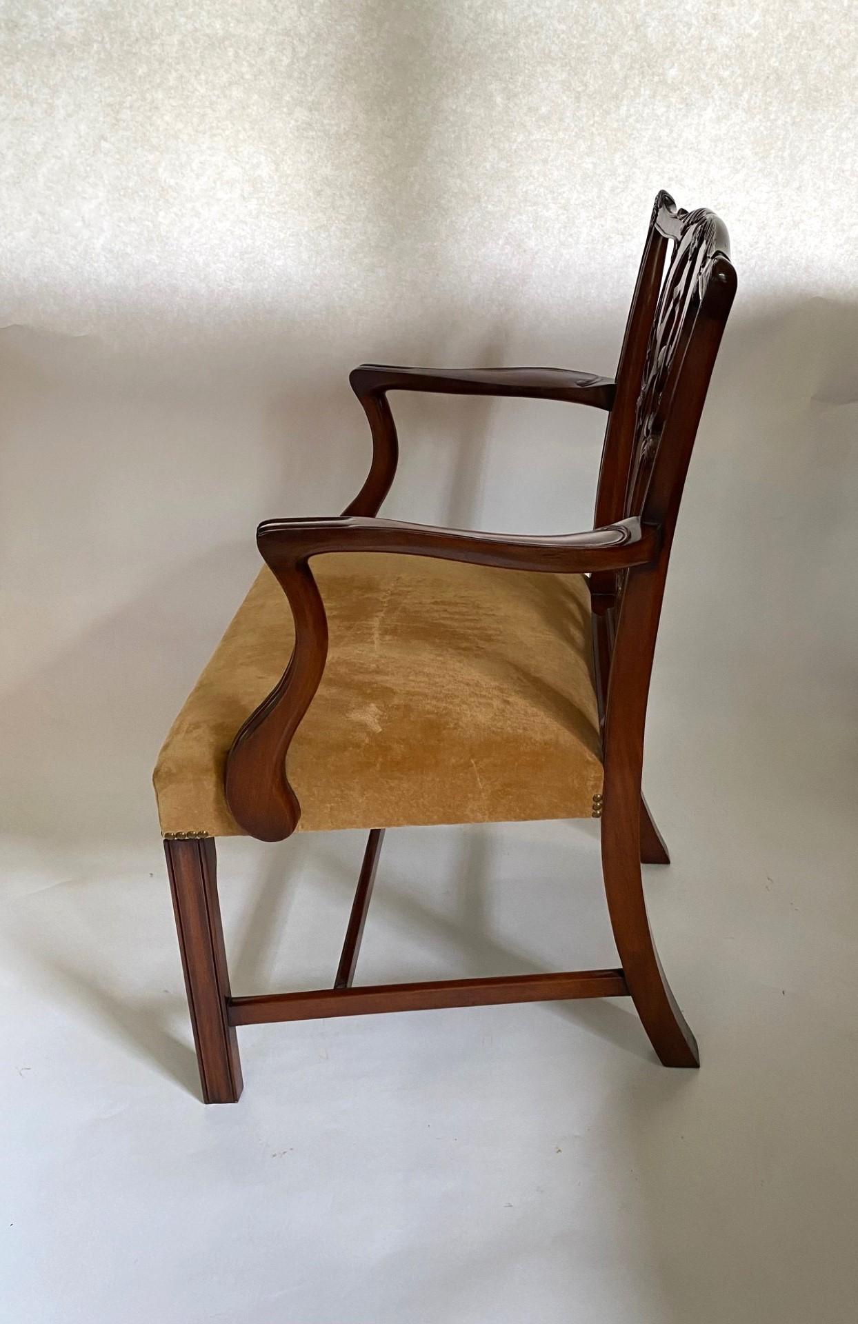 NUOVO Wood & Hogan Poltrona in stile Chippendale in mogano intagliato dall'Inghilterra in vendita 1