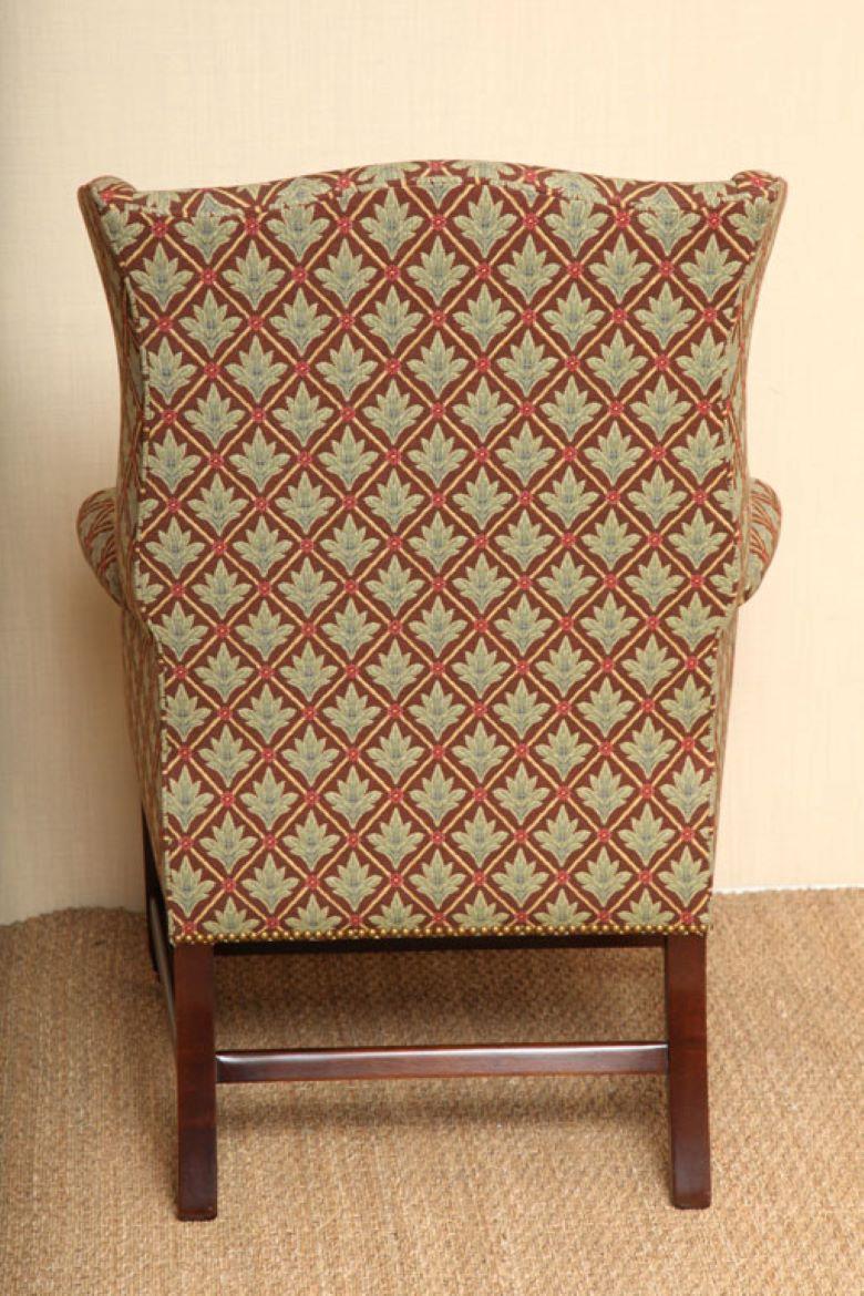 Fait main Chaise à oreilles Sheraton de Wood & Hogan, style acajou avec coussin en duvet d'oie en vente