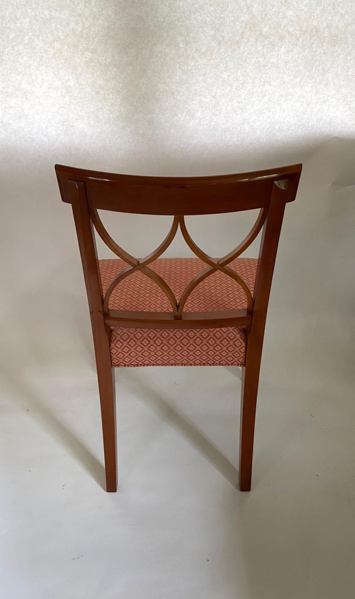 Tappezzeria NEW Wood & Hogan Sedia in stile Sheraton con intarsi in legno di tulipano in vendita