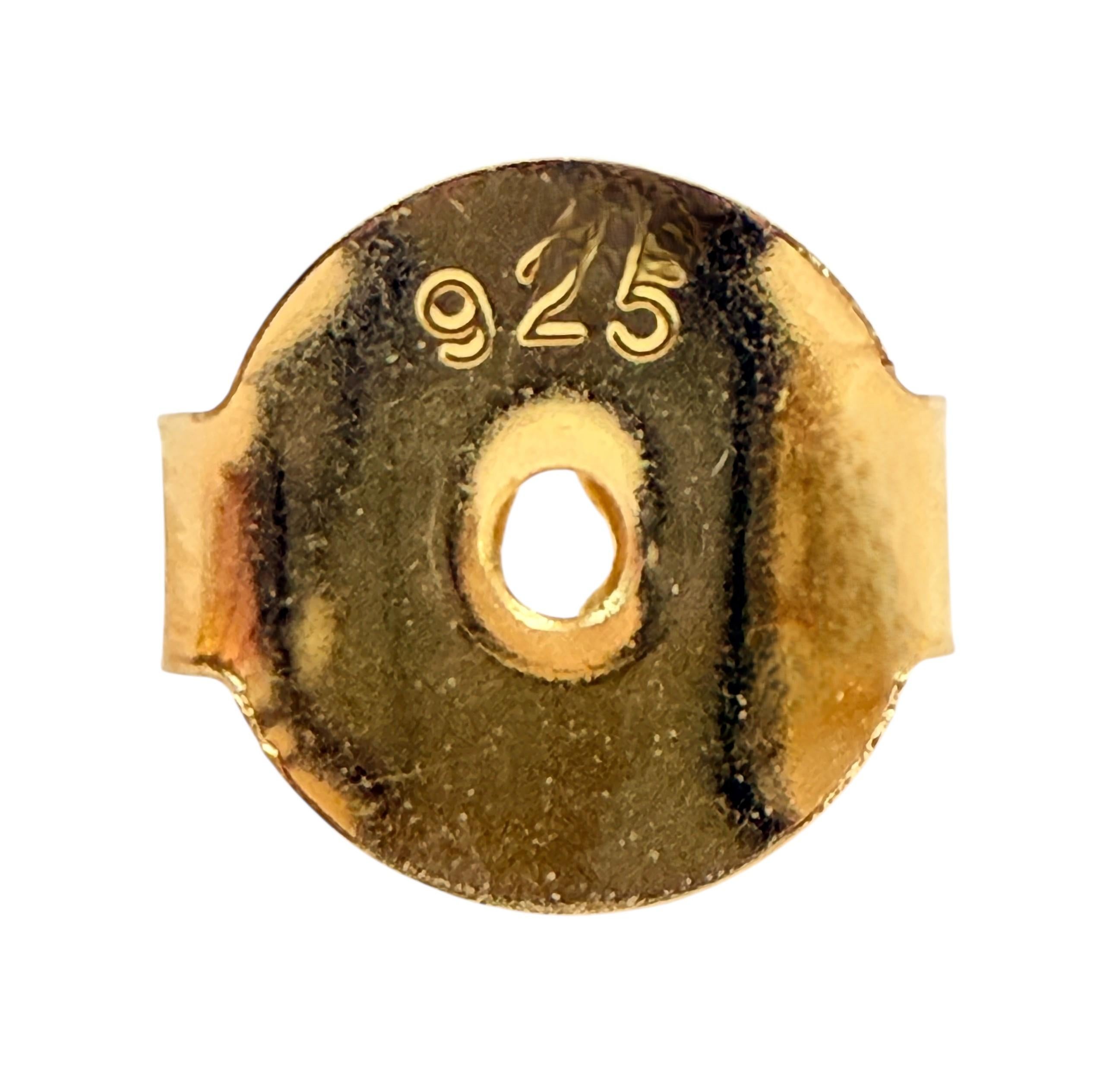 Diese Ohrringe sind einfach wunderschön.  Die Steine sind Oval Cut Raw Yellow Sapphire Steine und sind .76 Karat pro Stück, insgesamt 1,52 Karat.  Die Ohrringe selbst  sind 12,2 mm lang und 10,2 mm breit.  Es sind Pfostenohrringe.  Die Steine sind