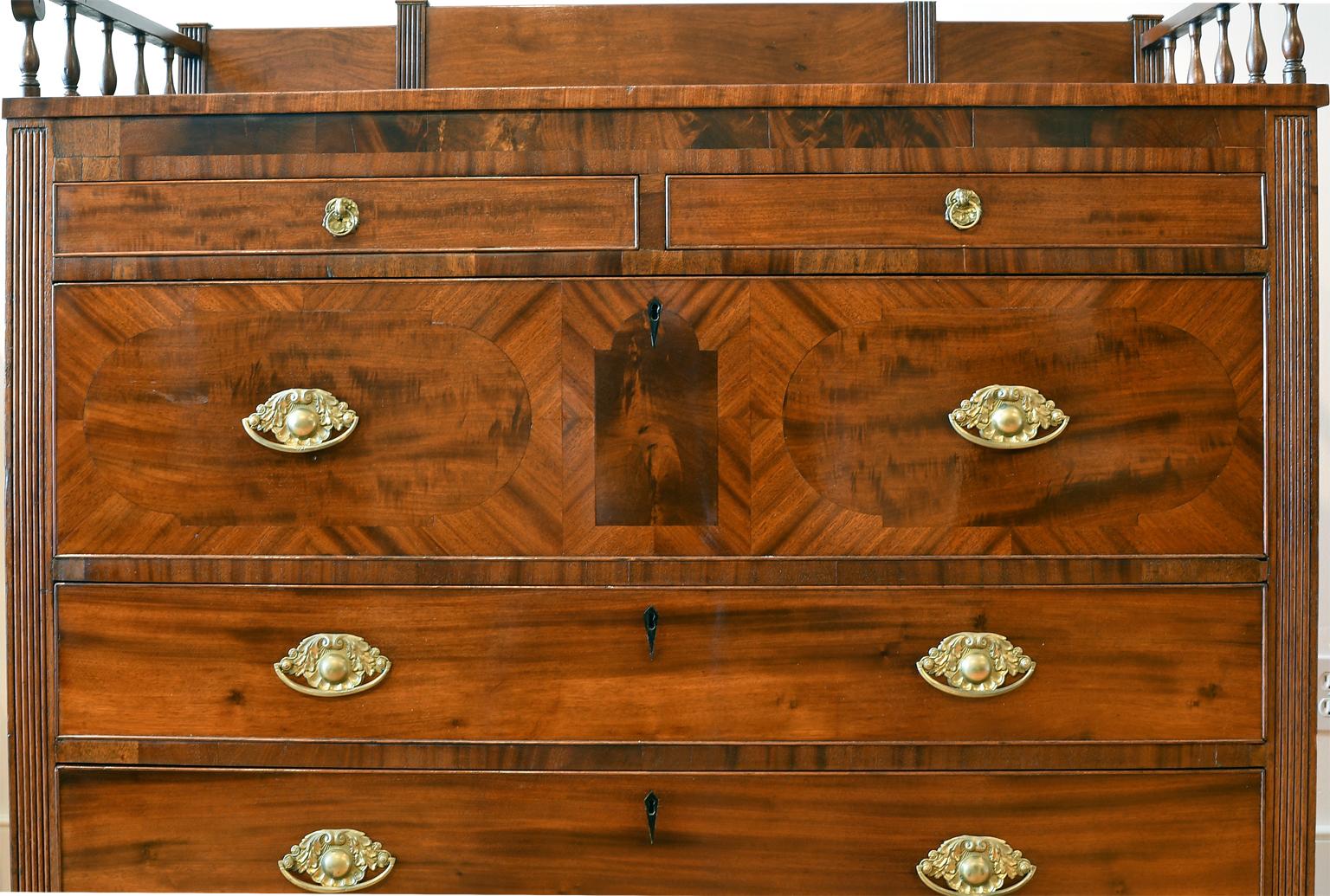 American Sheraton Chest of Drawers in Mahogany,  New York, circa 1815  For Sale 7