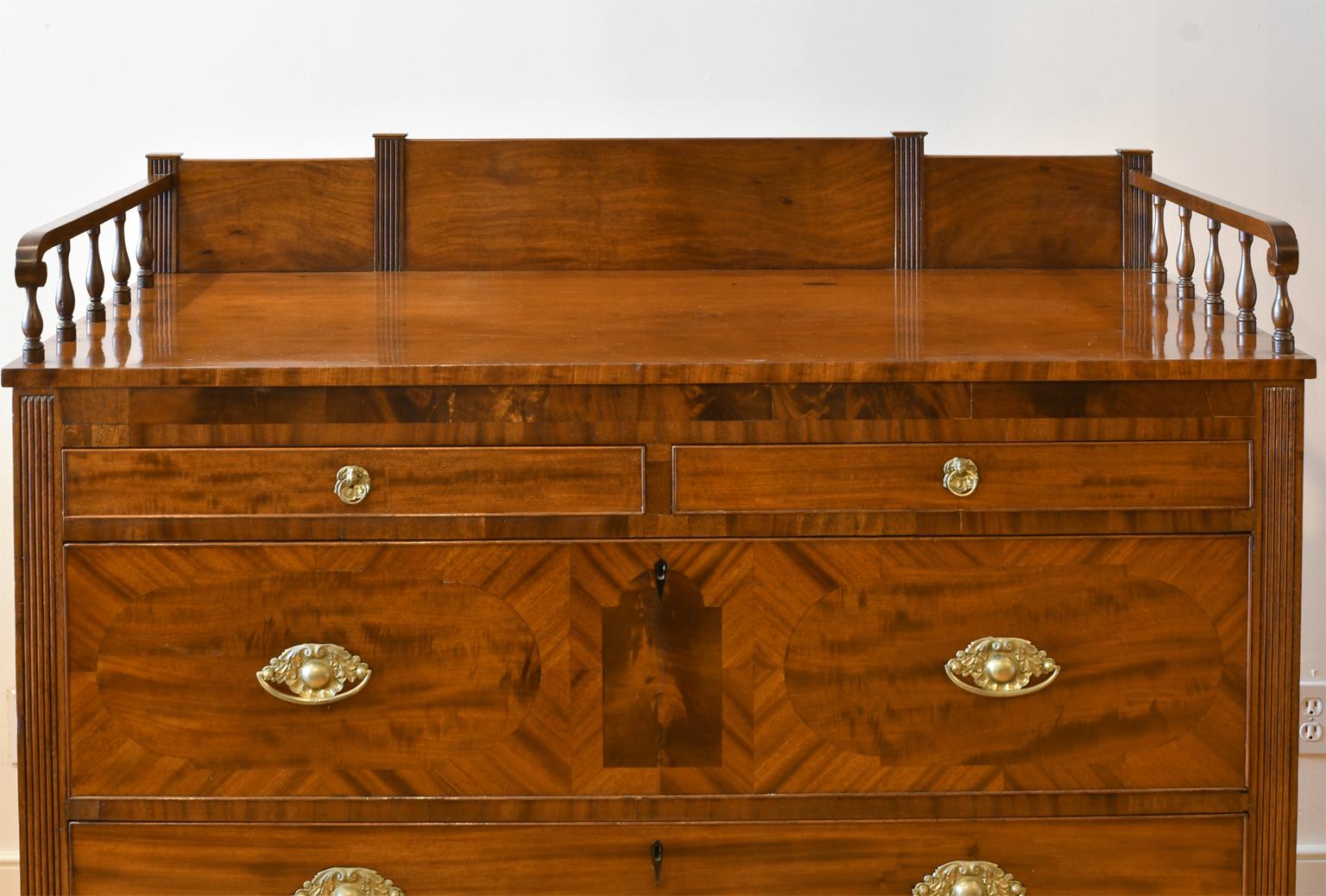American Sheraton Chest of Drawers in Mahogany,  New York, circa 1815  For Sale 10