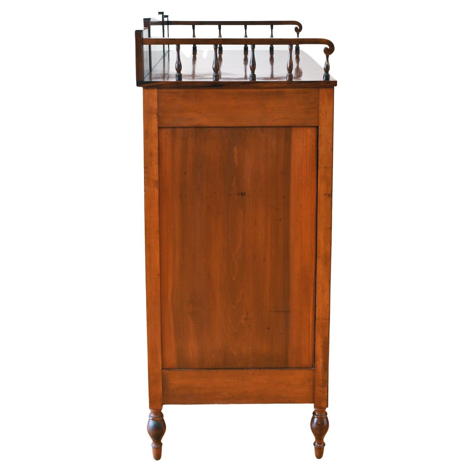 American Sheraton Chest of Drawers in Mahogany,  New York, circa 1815  In Good Condition For Sale In Miami, FL