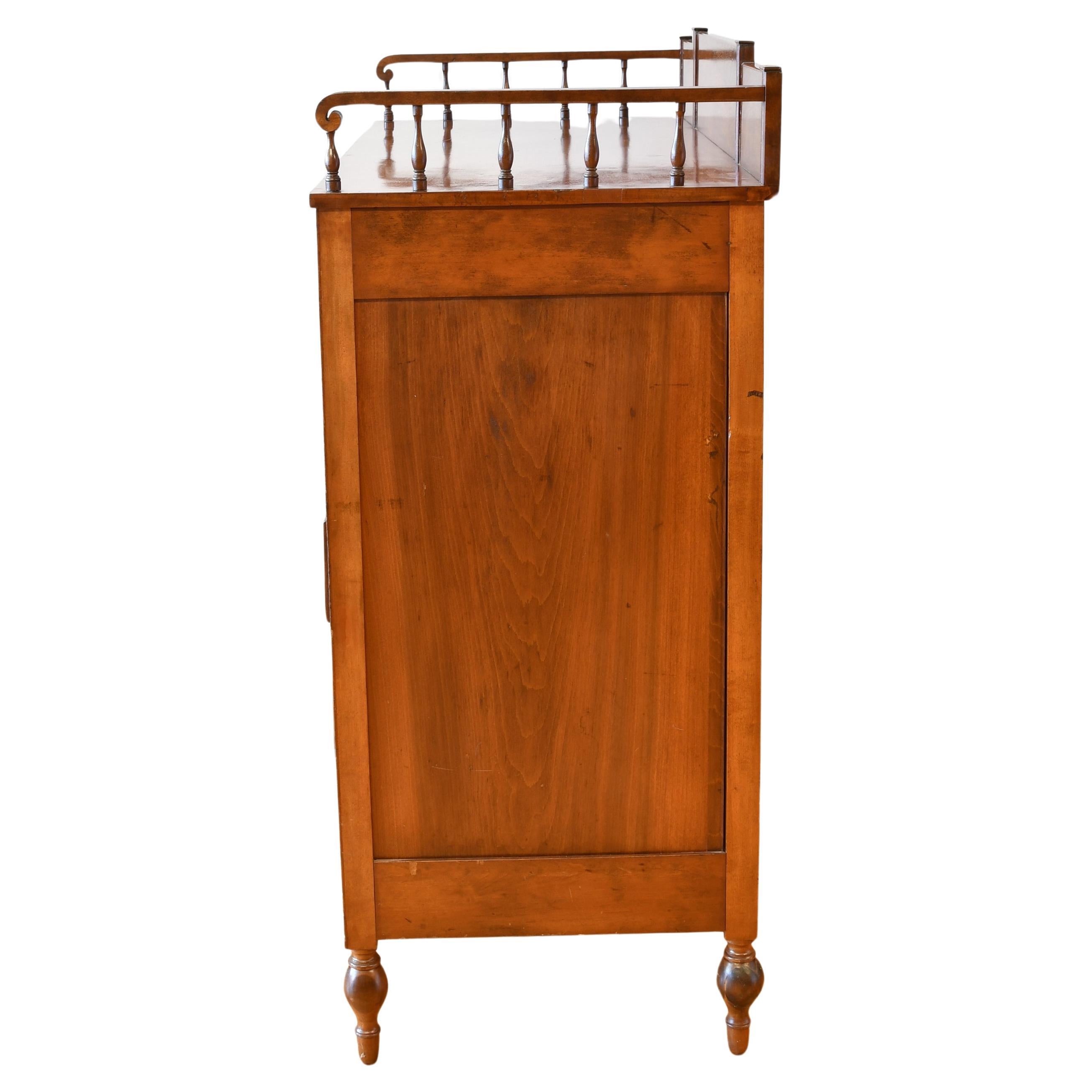 American Sheraton Chest of Drawers in Mahogany,  New York, circa 1815  In Good Condition For Sale In Miami, FL