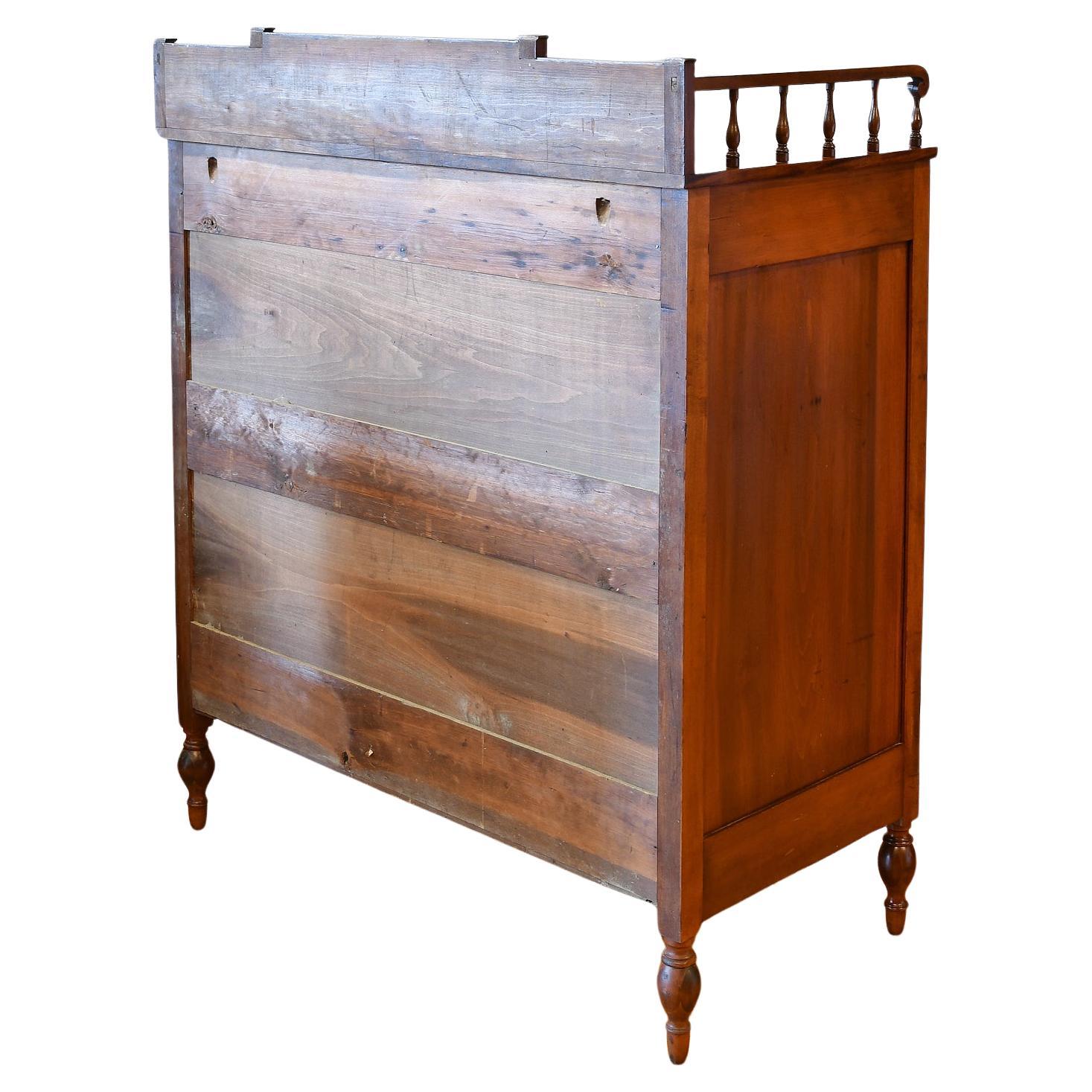 American Sheraton Chest of Drawers in Mahogany,  New York, circa 1815  For Sale 1