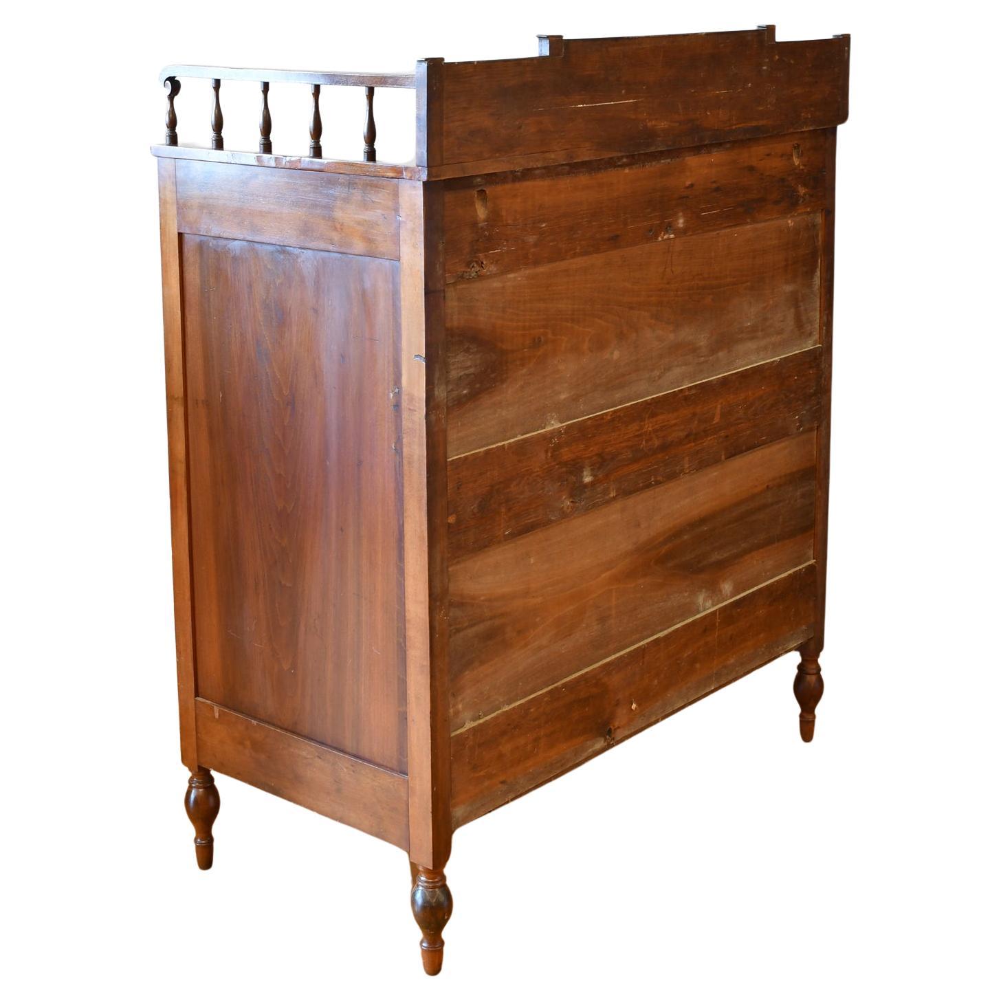 American Sheraton Chest of Drawers in Mahogany,  New York, circa 1815  For Sale 2