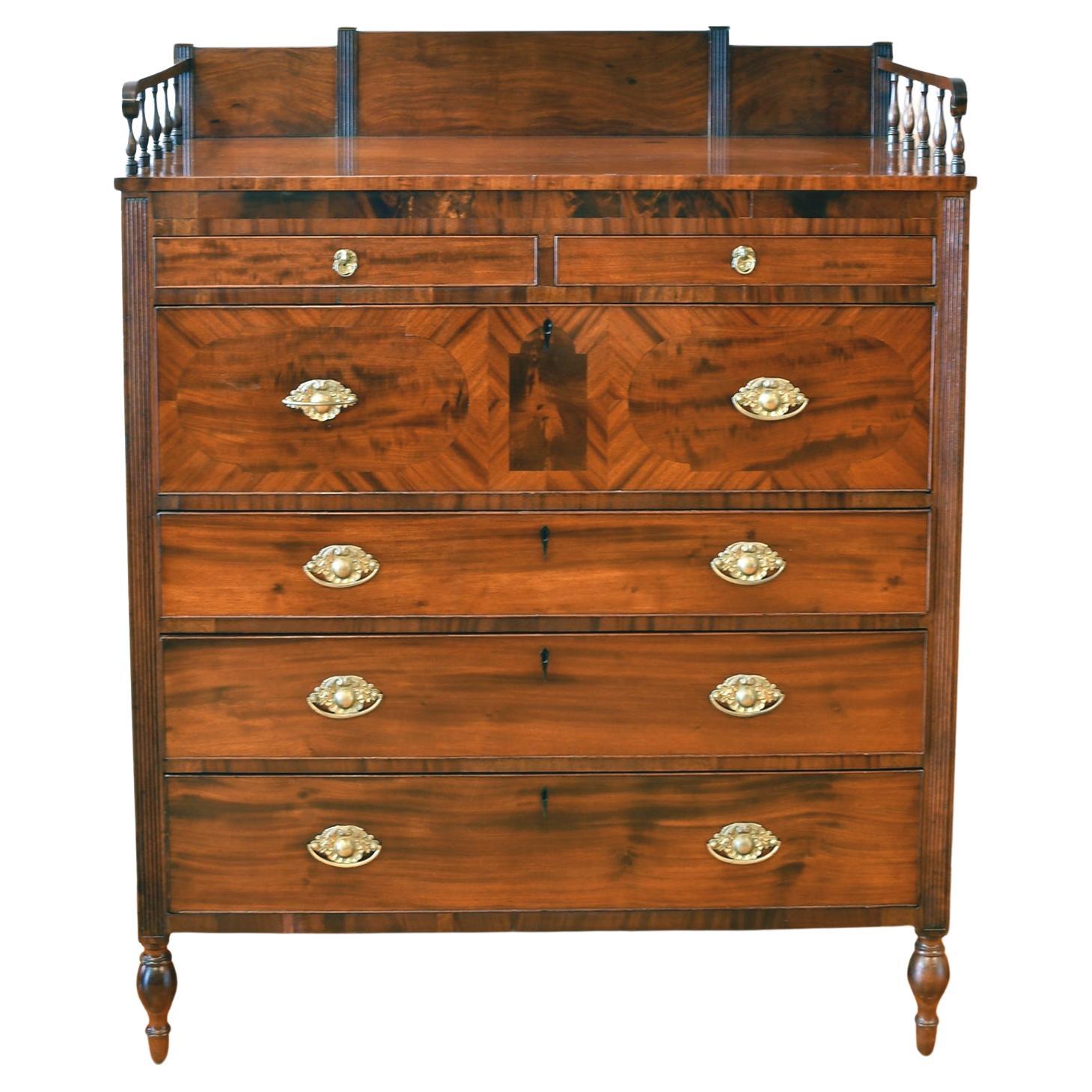American Sheraton Chest of Drawers in Mahogany,  New York, circa 1815  For Sale