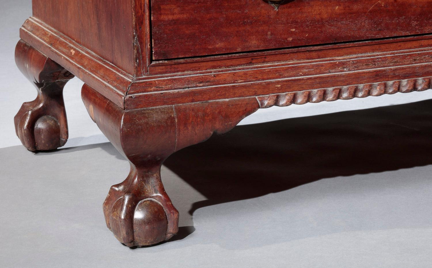 Americano Cassettiera New York Chippendale con ante dritte in vendita