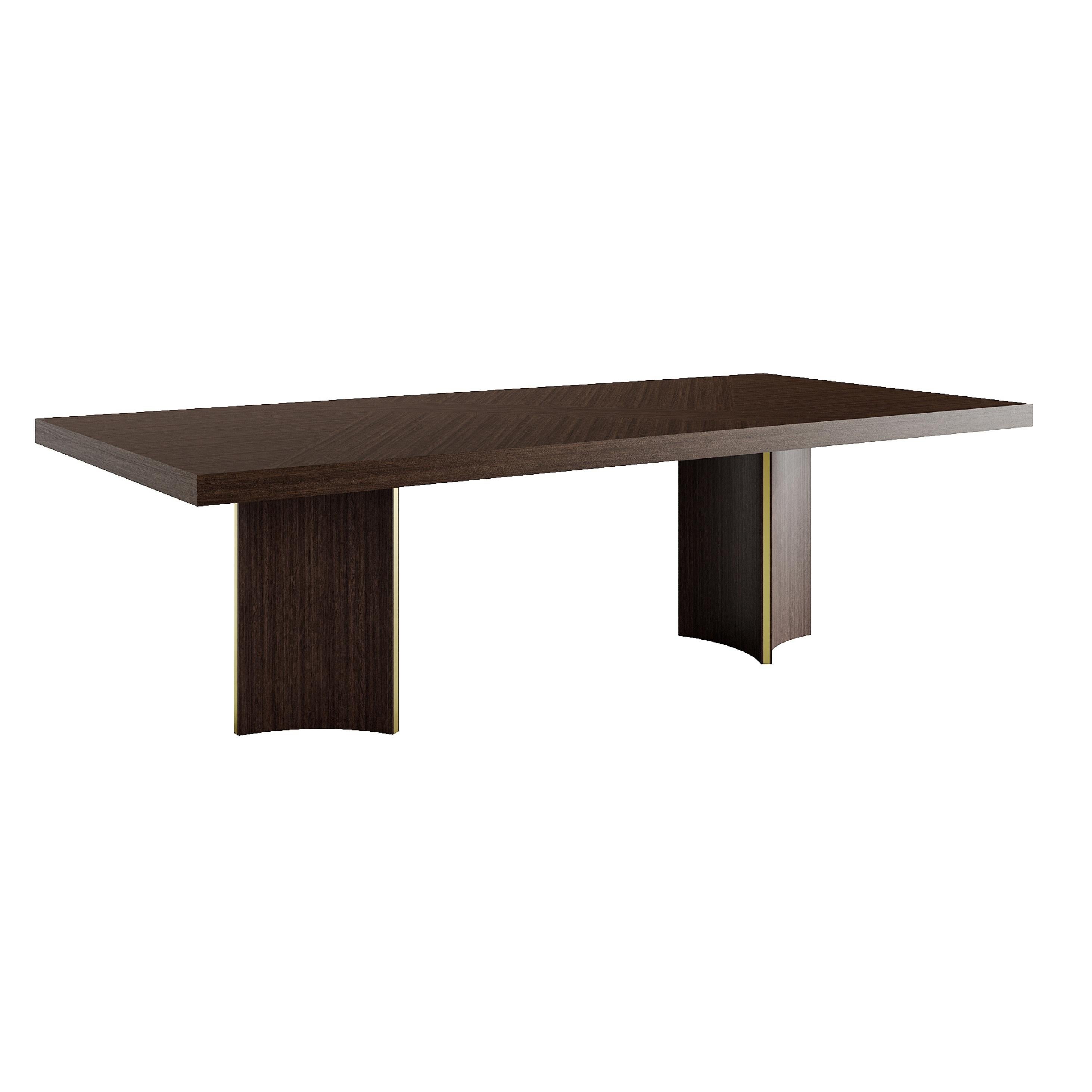 La Mesa de comedor extensible New York combina un diseño moderno con una práctica versatilidad, por lo que resulta ideal tanto para cenas íntimas como para grandes reuniones. La mesa de las imágenes presenta una estructura de eucalipto con detalles