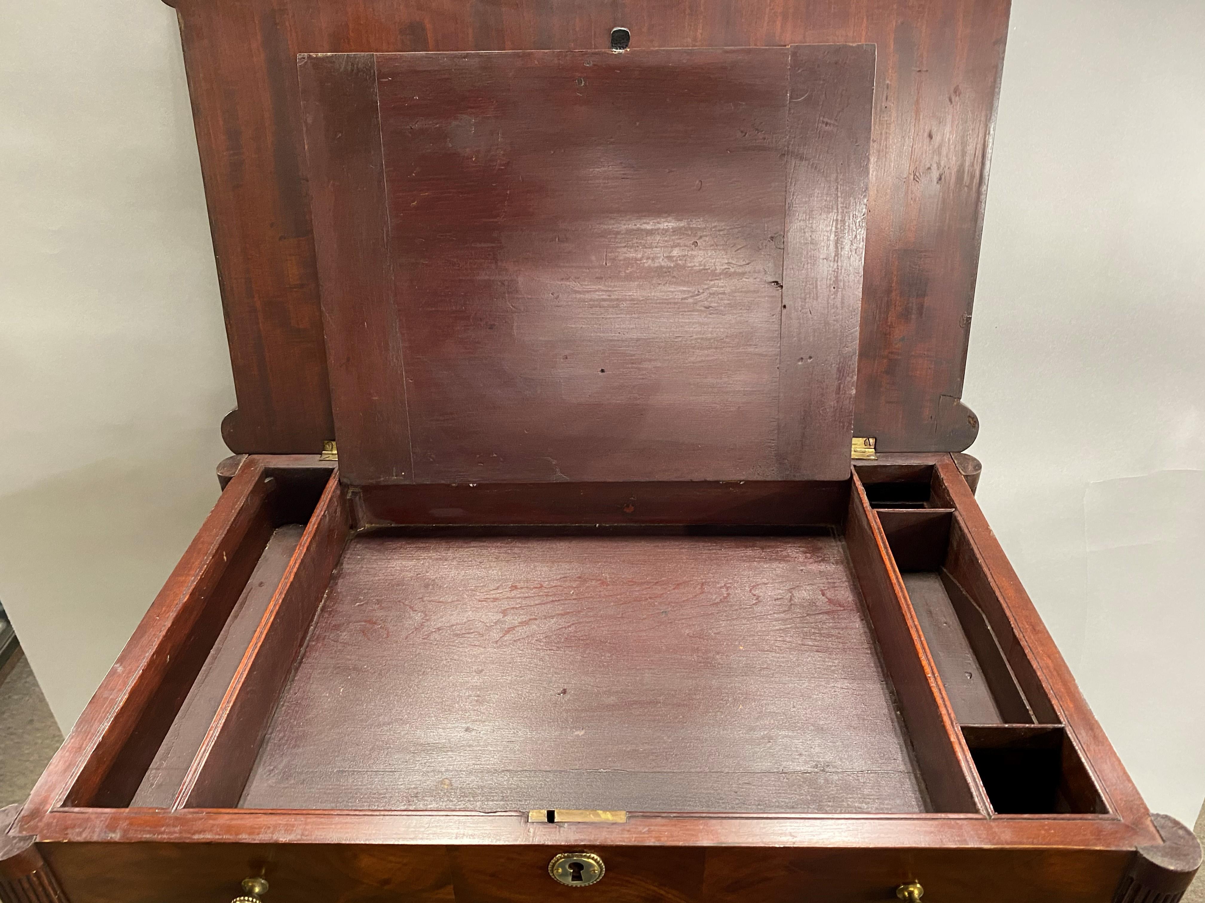 Early 19th Century New York Federal Mahogany Two-Drawer Work Stand, circa 1800