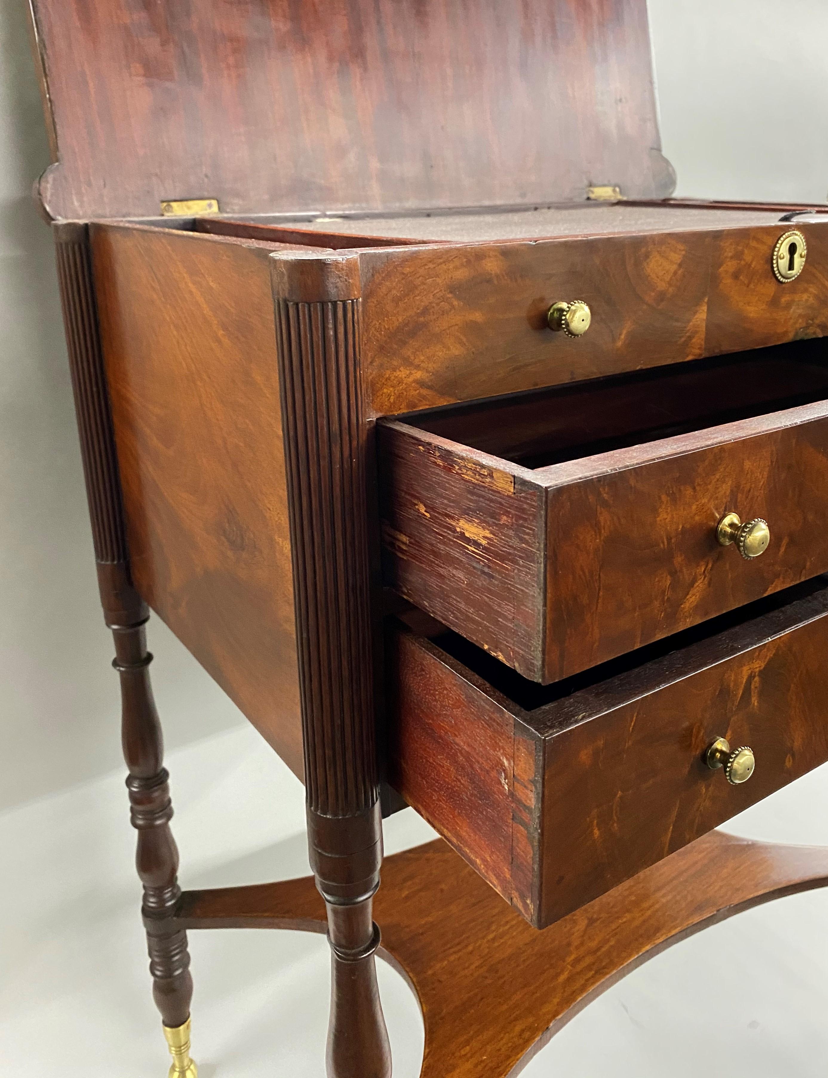 New York Federal Mahogany Two-Drawer Work Stand, circa 1800 1