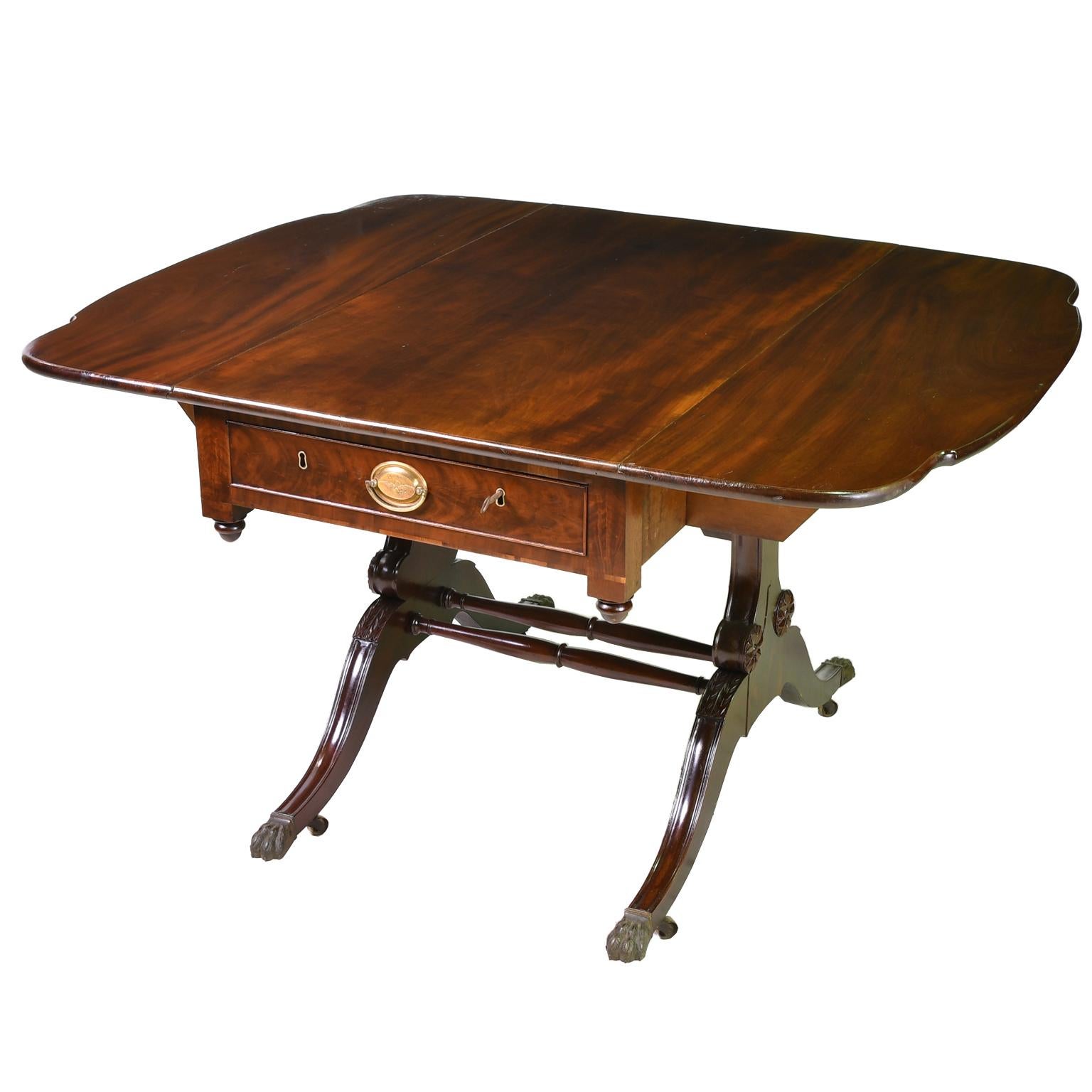 Brass New York Federal / Sheraton Pembroke or Drop-Leaf Table in Mahogany, circa 1810 For Sale