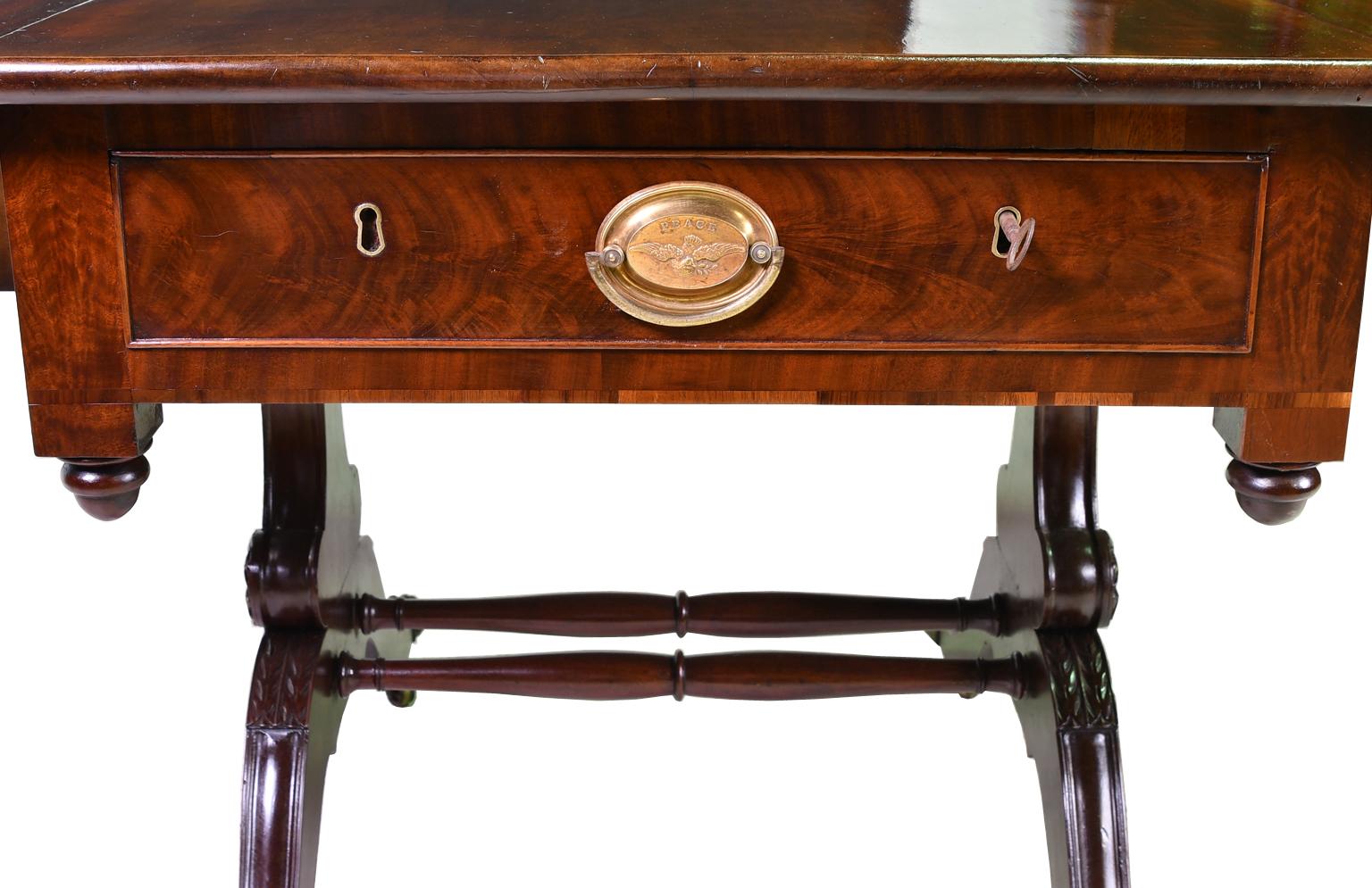 New York Federal / Sheraton Pembroke or Drop-Leaf Table in Mahogany, circa 1810 For Sale 2