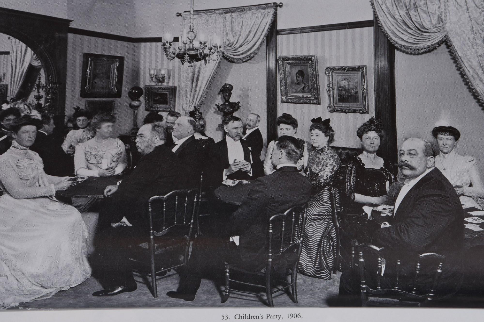 New York Life at the Turn of the Century In Good Condition For Sale In Bradenton, FL