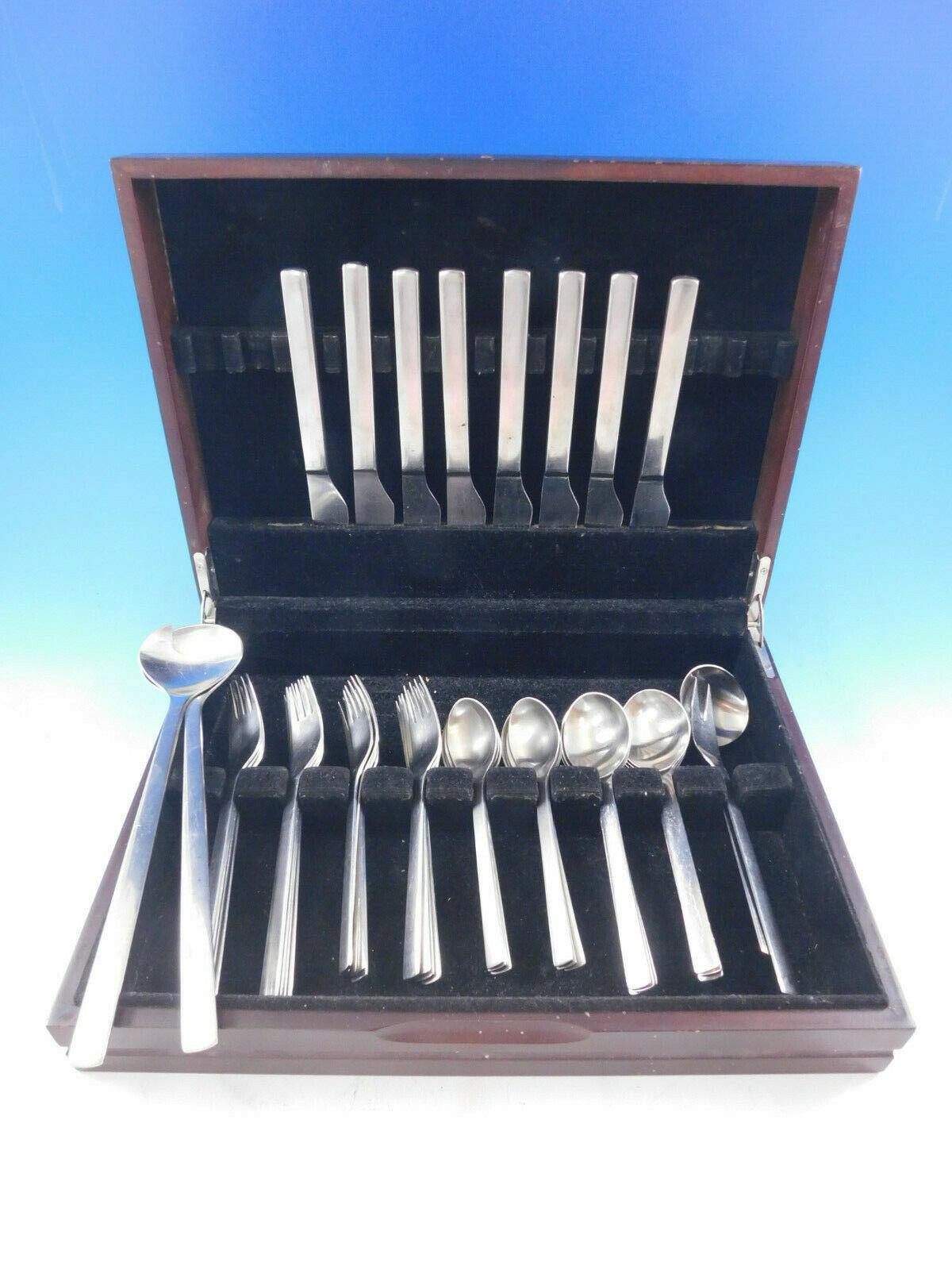 Vintage New York Matte stainless by Georg Jensen, older set made in Denmark.

This 44 piece set includes:

- 8 dinner knives 8-1/4