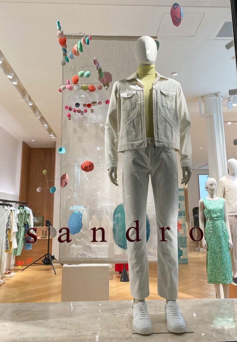 New York small 2 sustainable recycled paper-mache mobile sculpture, designed by Yuko Nishikawa exclusively for Sandro Paris. 

An artistic, eco-friendly and charitable endeavor.

For Spring / Summer 2021, SANDRO gave artist Yuko Nishikawa complete