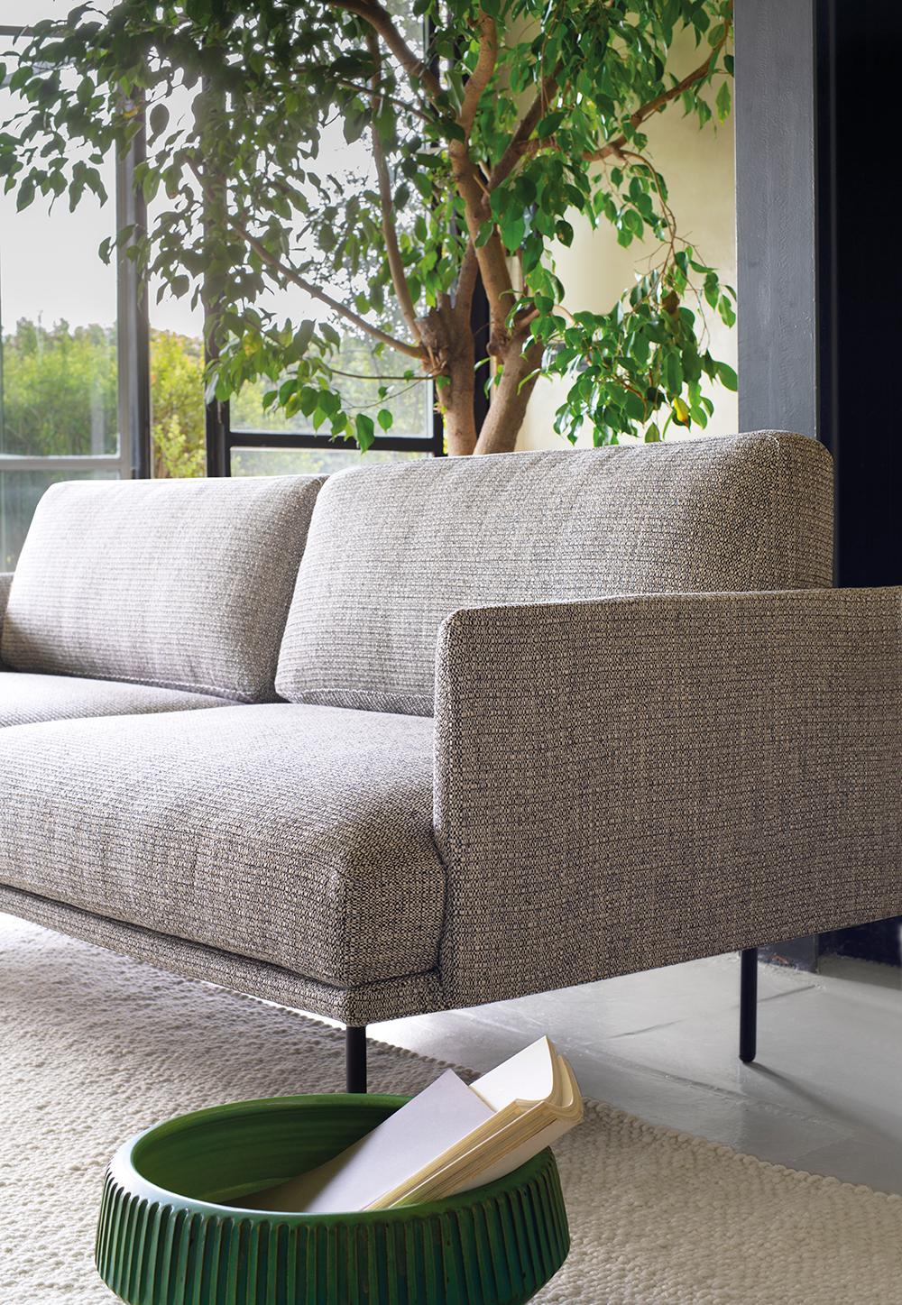 Contemporary New York Two Seater Sofa in Metal & Leather Upholstery by Quinti Sedute For Sale