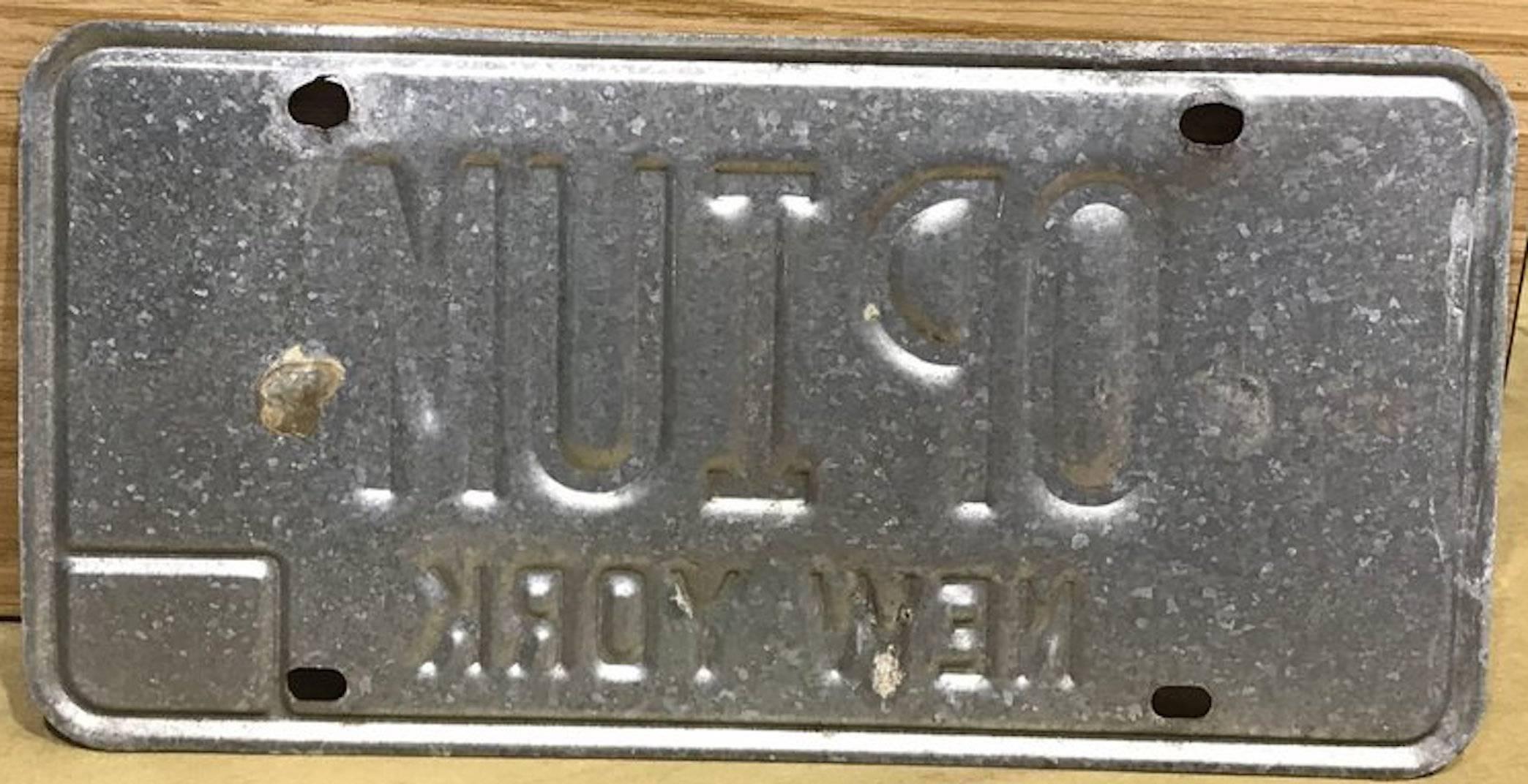 New York Vanity License Plate OPIUM In Good Condition For Sale In West Palm Beach, FL