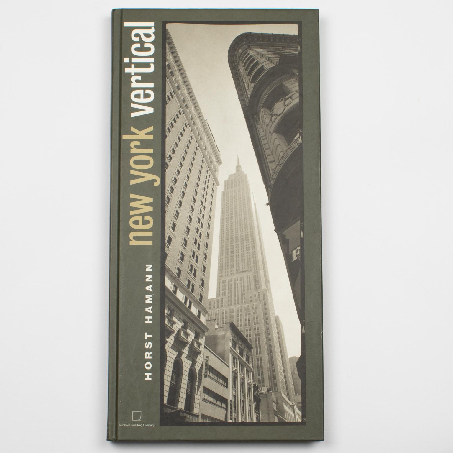 Américain Livre « New York Vertical », photographies d'Horst Hamann, 2000 en vente