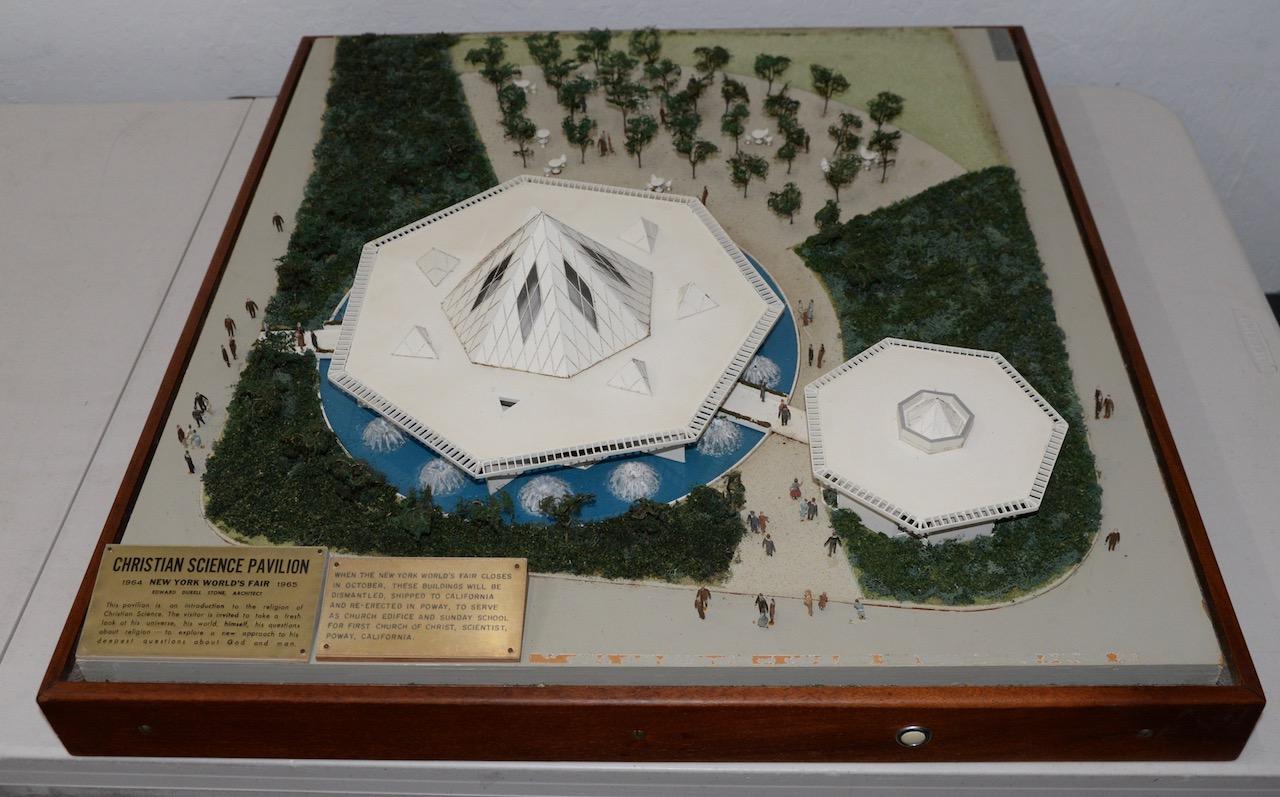 Modèle d'architecte de l'exposition universelle de New York « Science Pavilion » (Pologne de la science chrétienne), vers 1965 Bon état - En vente à San Francisco, CA
