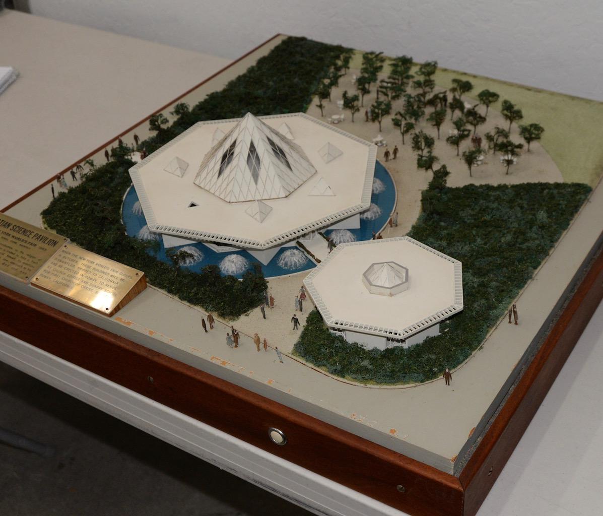 20ième siècle Modèle d'architecte de l'exposition universelle de New York « Science Pavilion » (Pologne de la science chrétienne), vers 1965 en vente