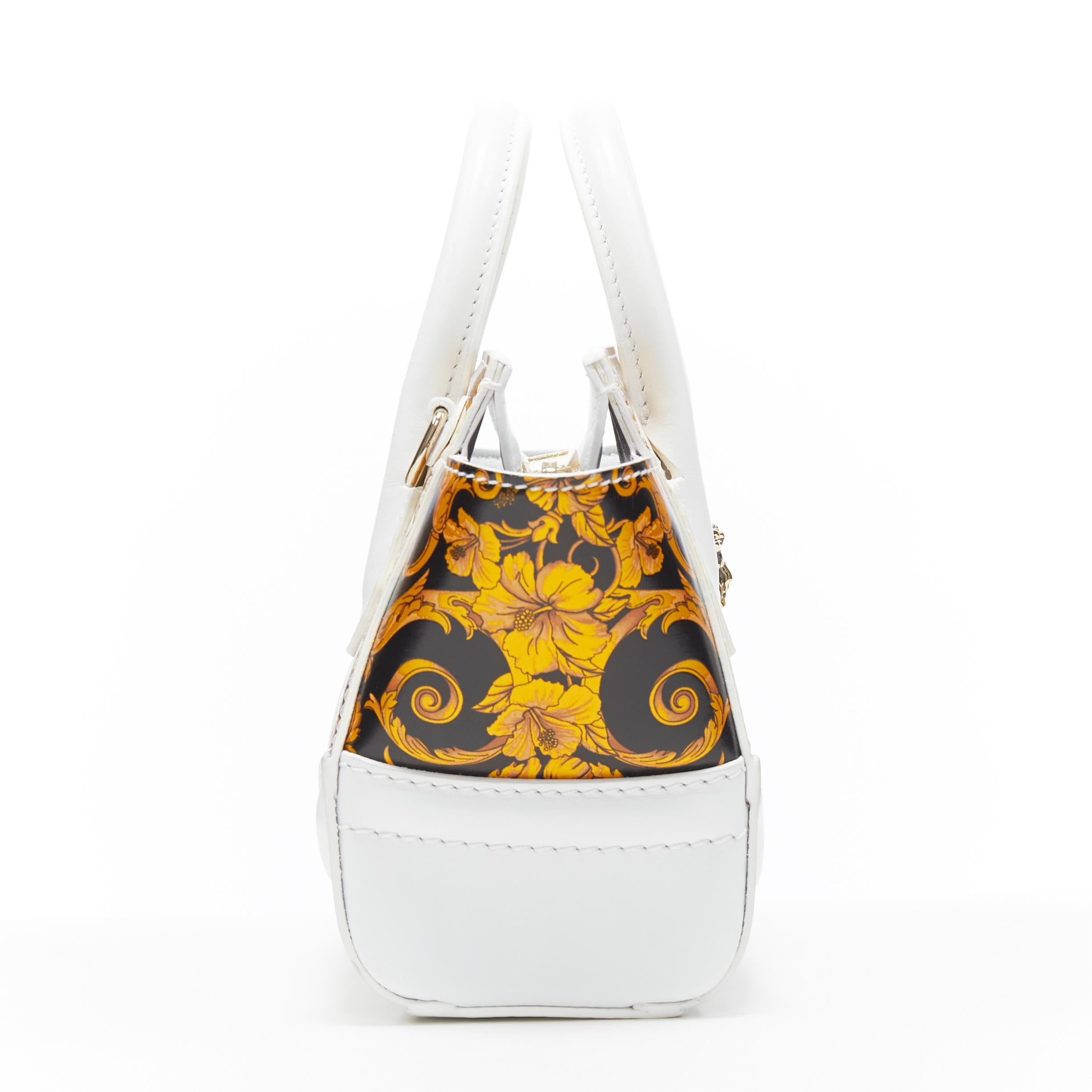 nuevo YOUNG VERSACE Micro Palazzo Imperio blanco dorado estampado barroco bandolera en Nuevo Estado en Hong Kong, NT