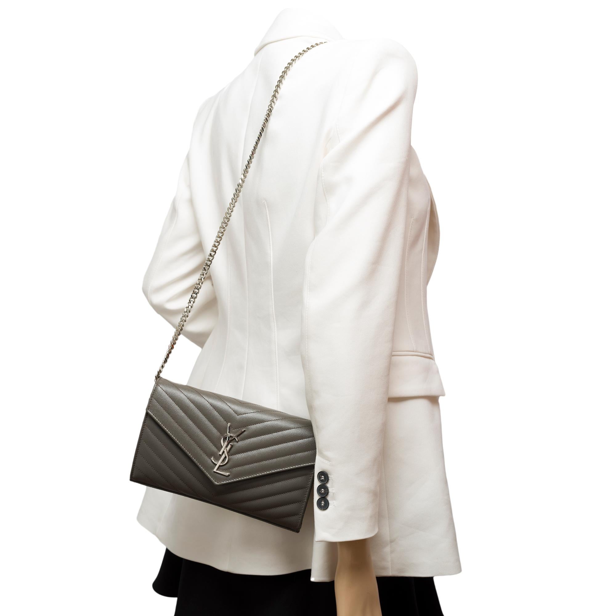 Nouveau YSL Pochette Cassandre sac à bandoulière classique en cuir gris, SHW en vente 8