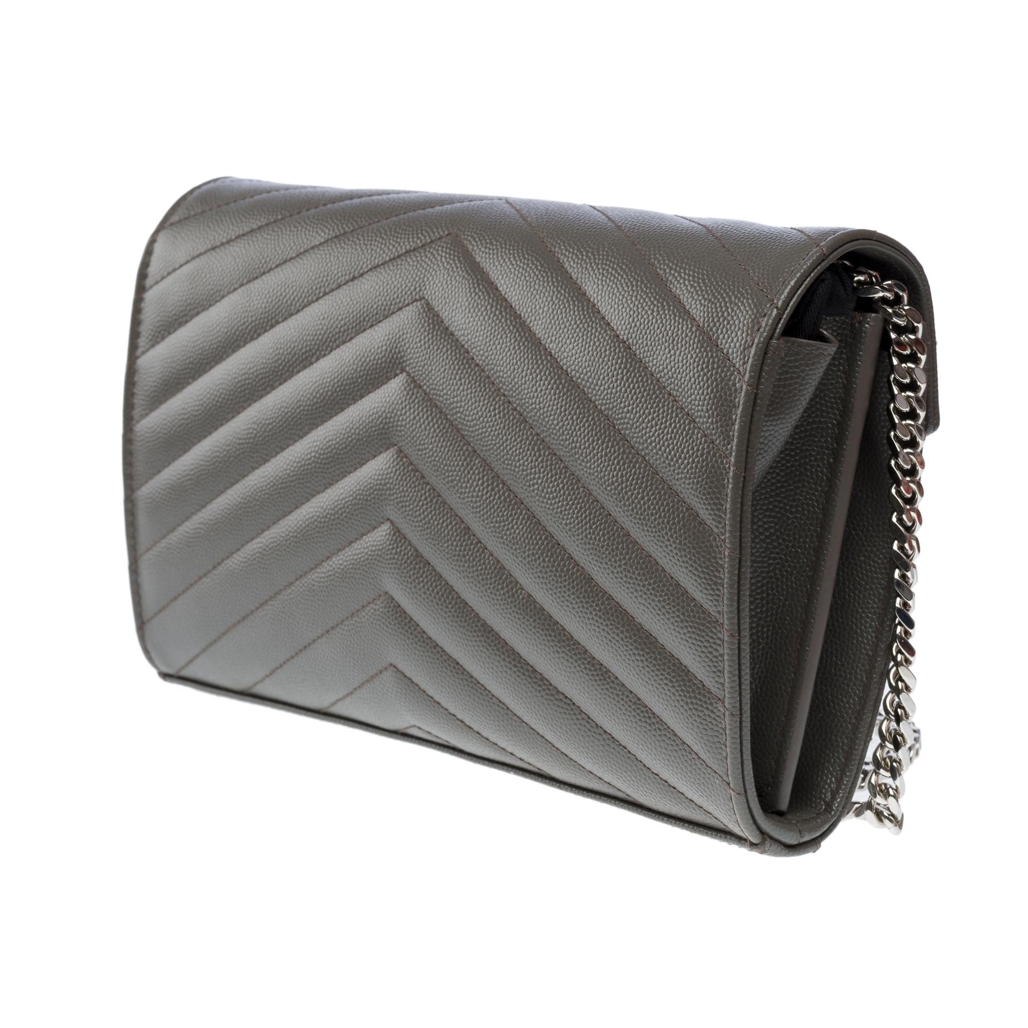 Nouveau YSL Pochette Cassandre sac à bandoulière classique en cuir gris, SHW en vente 3