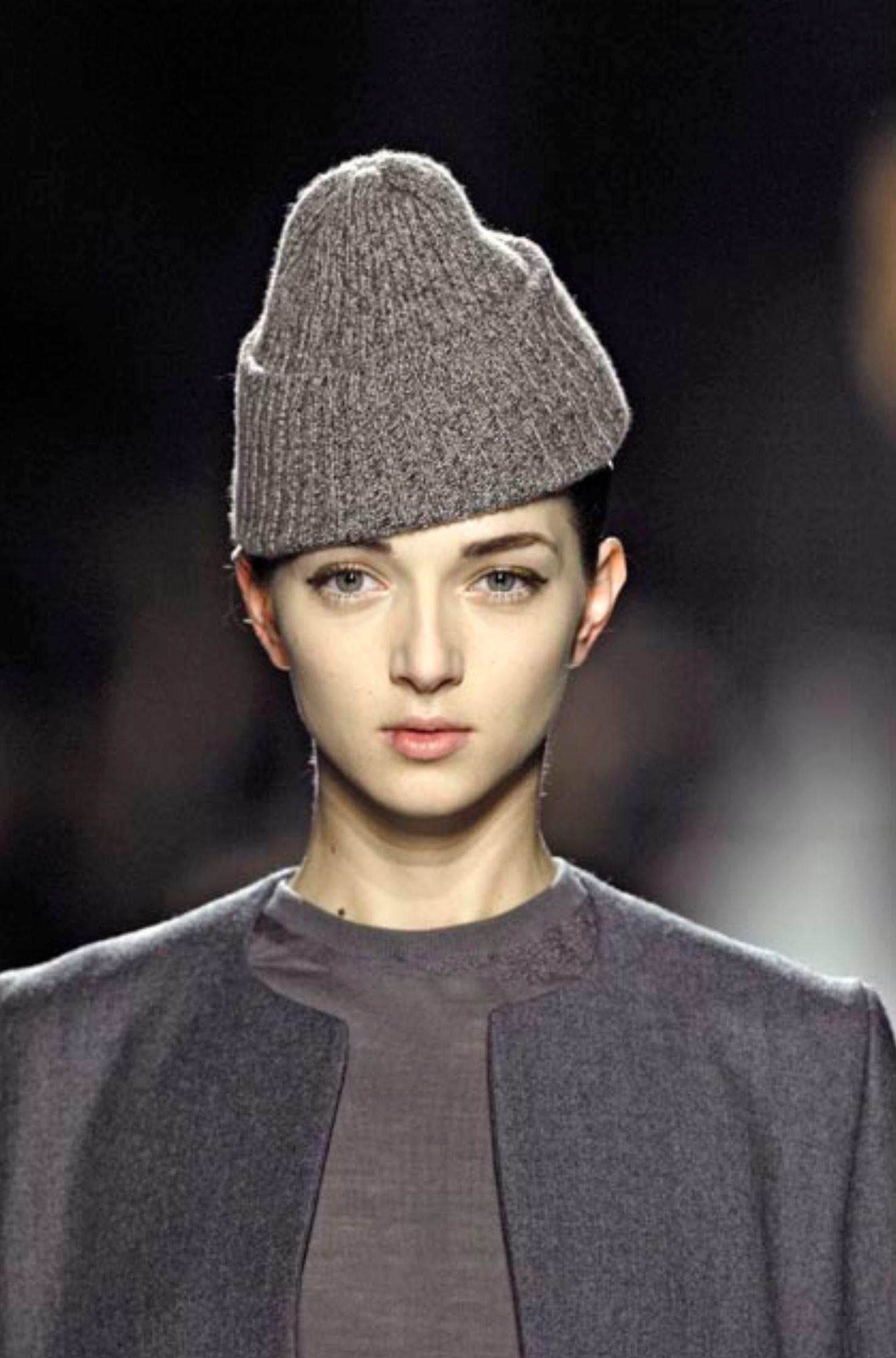 Yves Saint Laurent - Neuf  F/W 2007 Runway - Robe manteau en laine et cachemire - Taille française 36 en vente 6