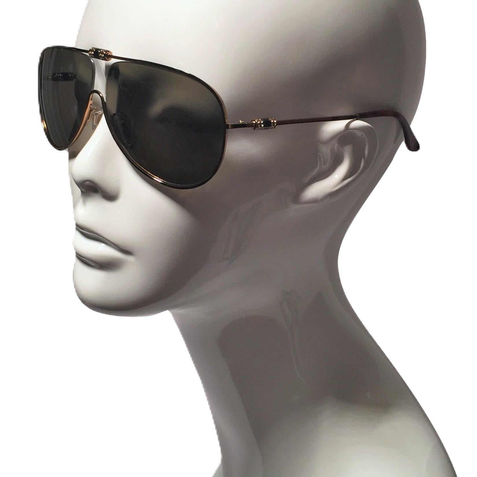 Occhiali da sole Yves Saint Laurent
Nuovo di zecca
*Splendido in bronzo
* Cristallo anteriore e laterale
* Leggero
* YSL a Temple
* Made in Italy
* Protezione UVA/UVB al 100%
* Viene fornito con custodia, panno per la pulizia 