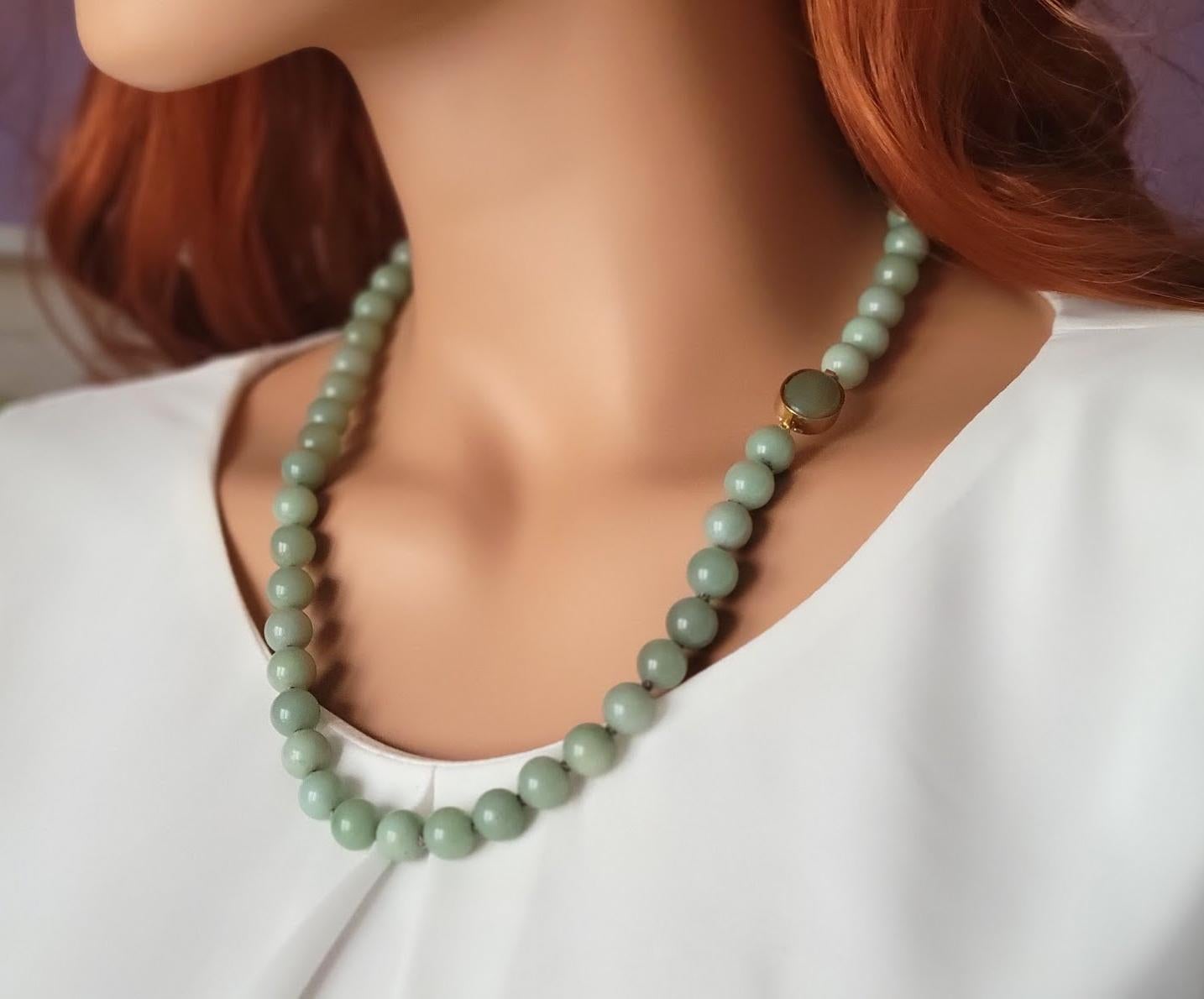 Bead New Zealand Green Inanga Nephrite Necklace For Sale
