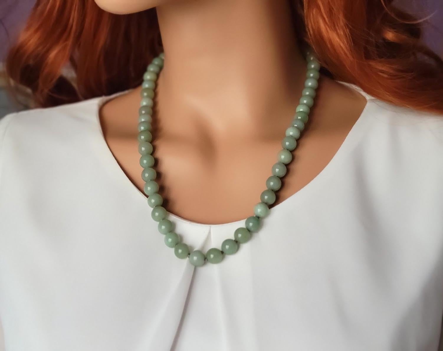 Women's New Zealand Green Inanga Nephrite Necklace For Sale
