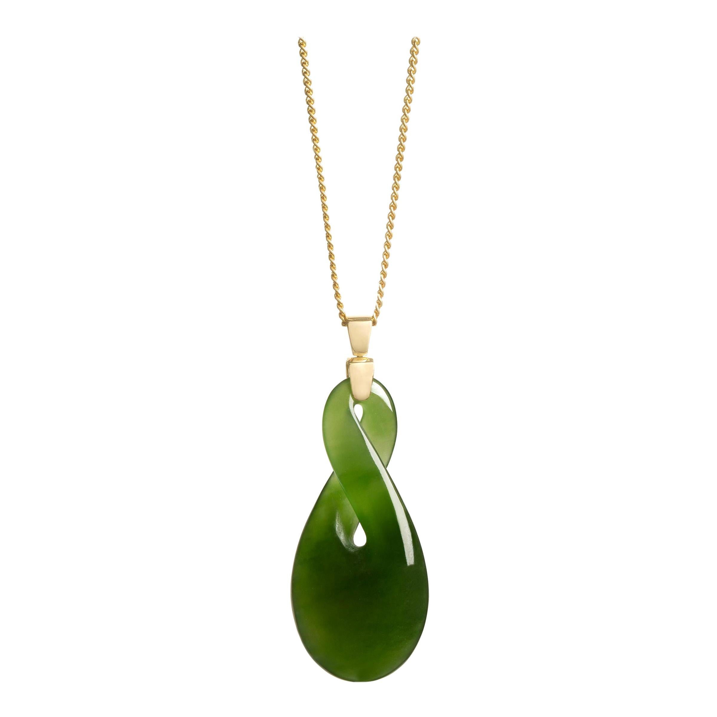 New Zealand Jade Necklace 18K Yellow Gold For Sale