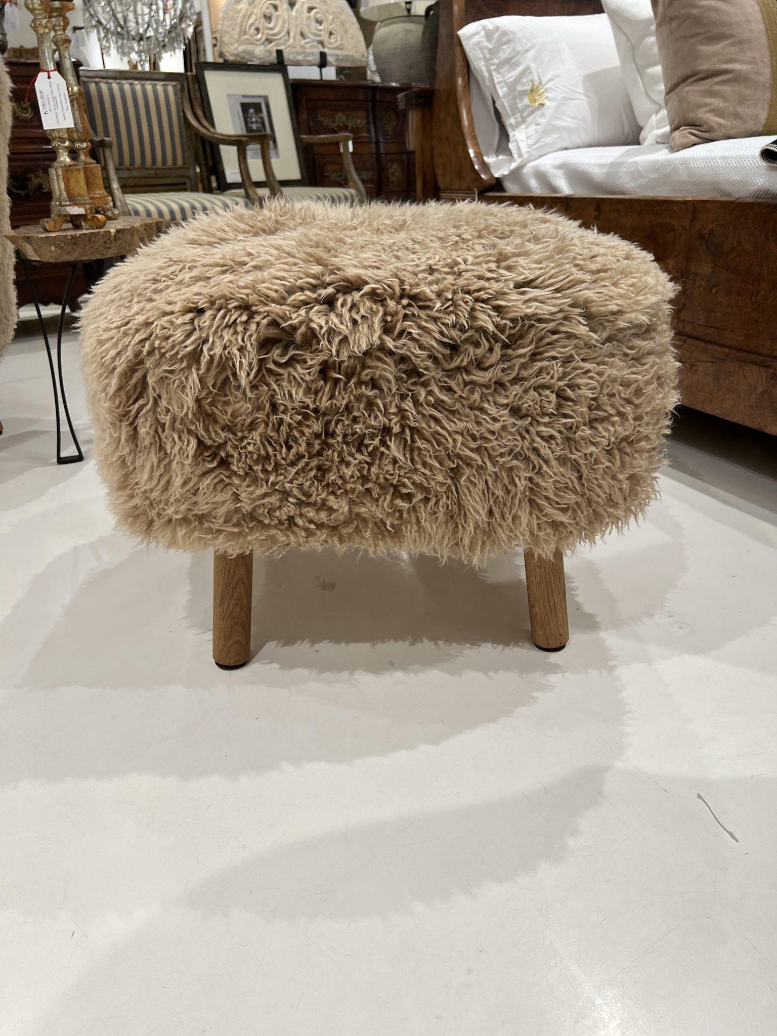 New Zealand sheepskin chair and ottoman are perfect for bedroom, nook or any space where you want to curl up with a book. Brings chic and fun to any space.
Ottoman Dimensions :
23″W x 24″D x 18″H