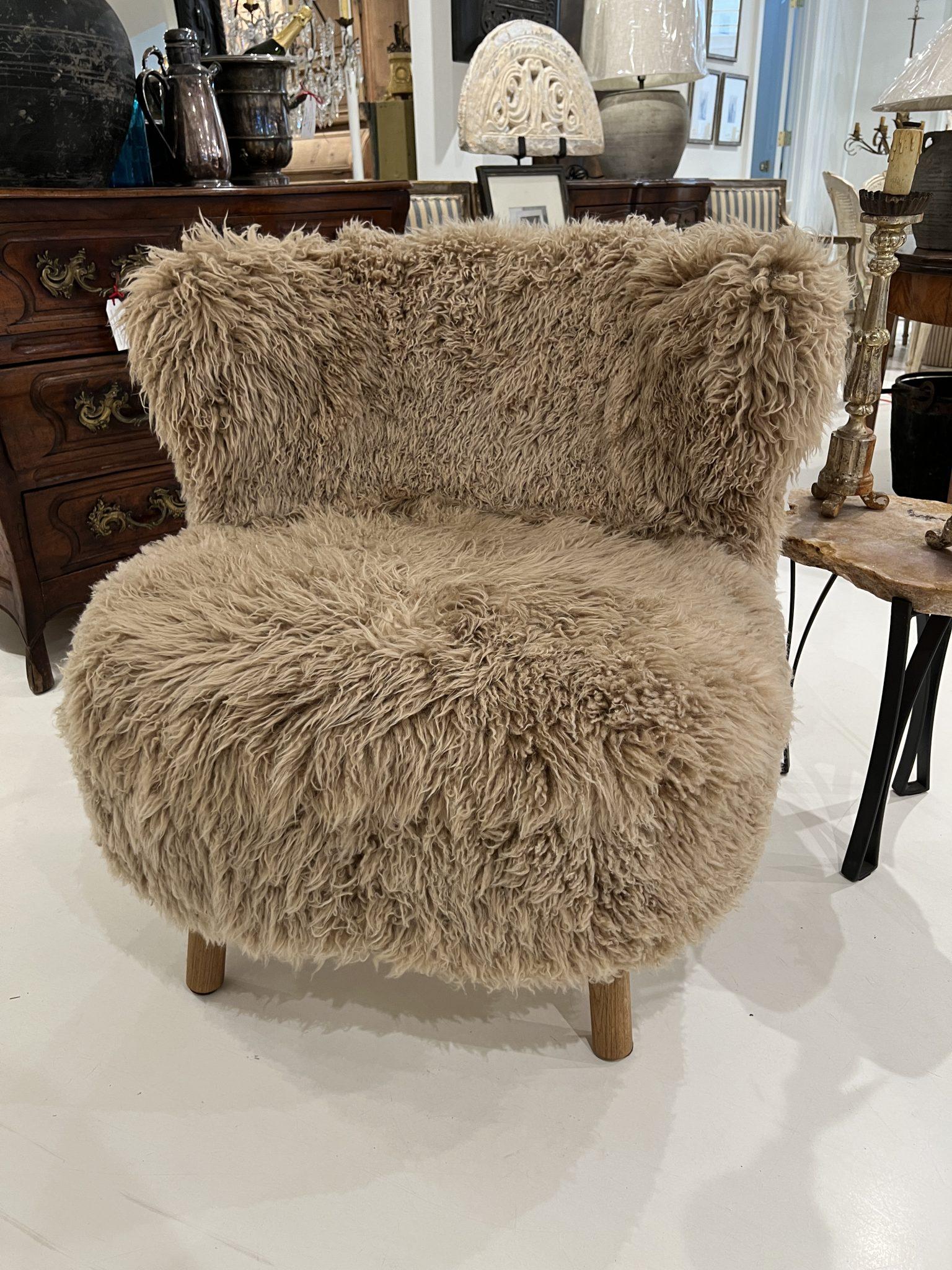 New Zealand Sheepskin Chair & Ottoman  In New Condition For Sale In New Orleans, LA