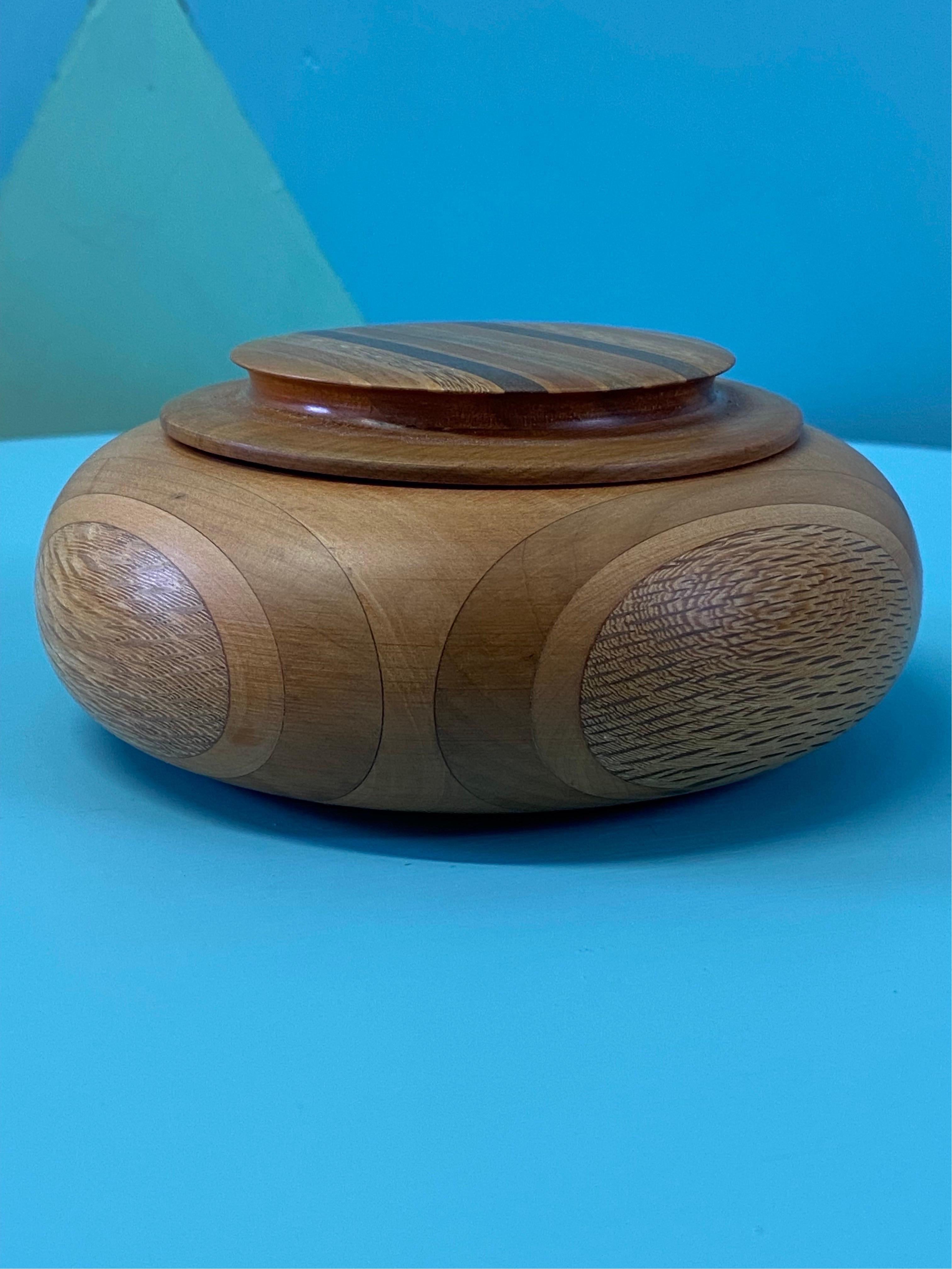 New Zealand ‘Sovereign Woodworkers Ltd’ Specimen Timber Trinket Box  For Sale 7