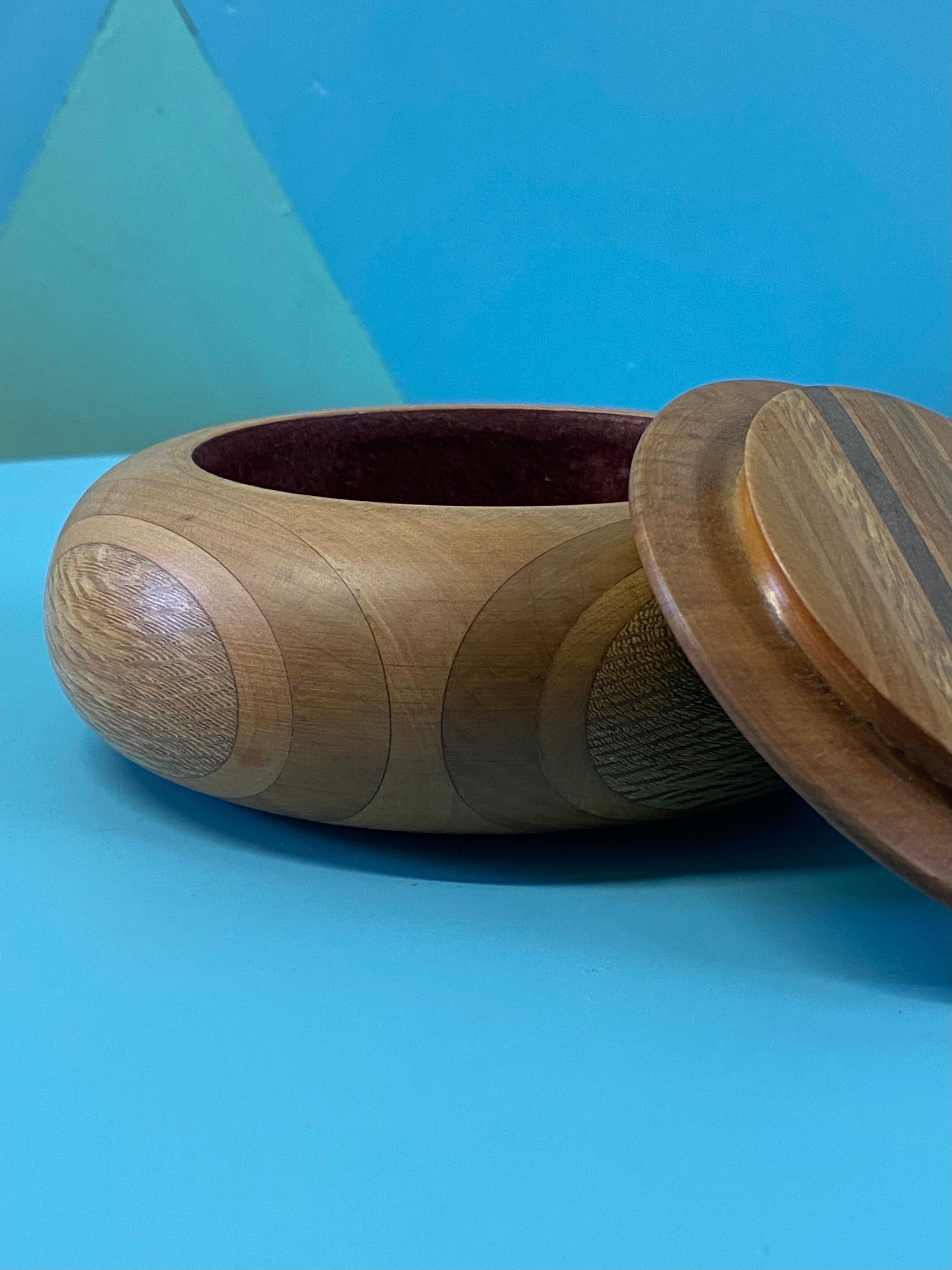 Turned New Zealand ‘Sovereign Woodworkers Ltd’ Specimen Timber Trinket Box  For Sale