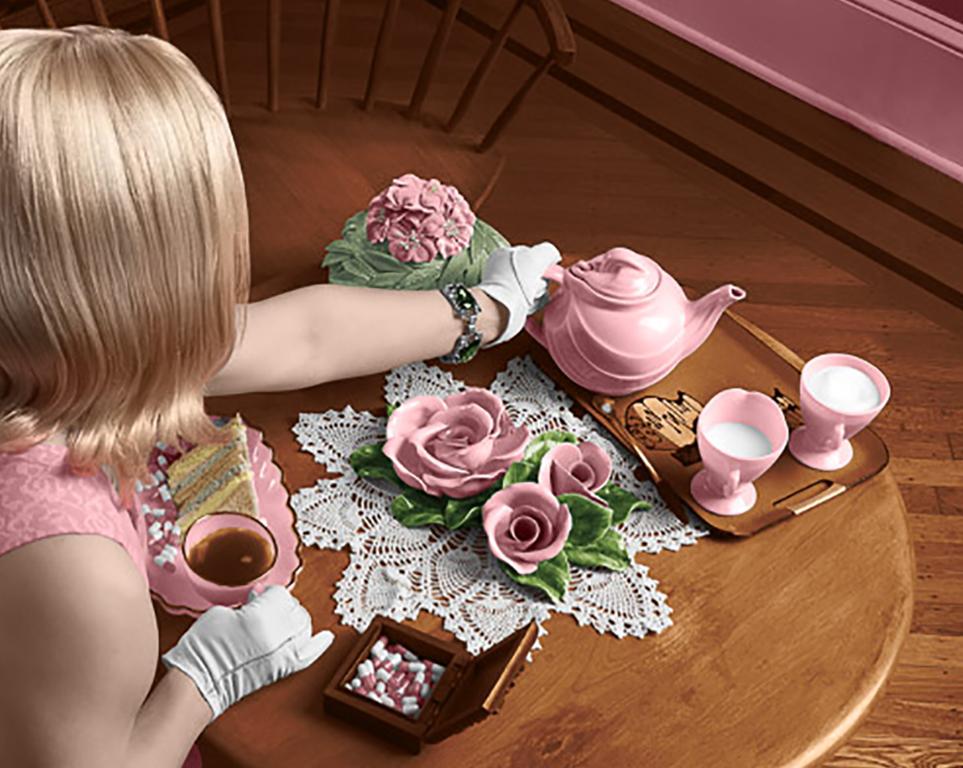 Tea and Comfort: Contemporary Figurative Photograph of 1950's Housewife (Femme de maison contemporaine) en vente 1