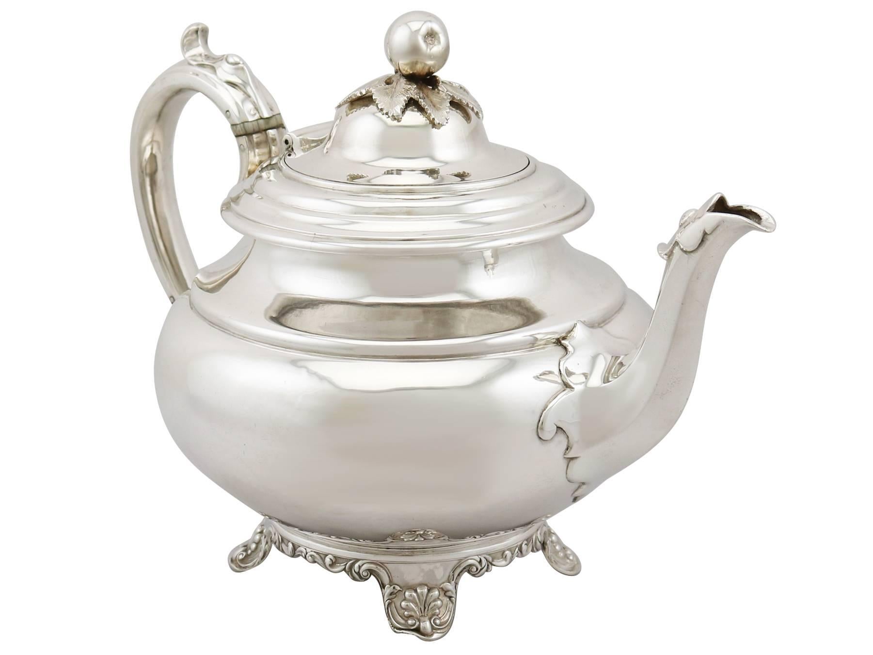Newcastle Antique Sterling Silver Three-Piece Tea Service In Excellent Condition In Jesmond, Newcastle Upon Tyne