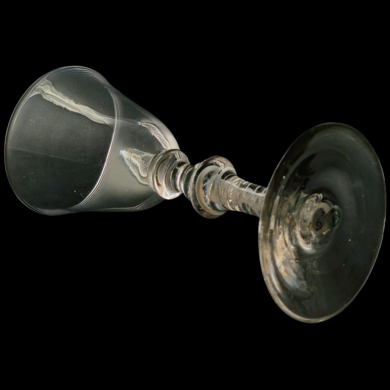 Newcastle Light Baluster, England, um 1765 im Zustand „Gut“ im Angebot in Melbourne, Victoria